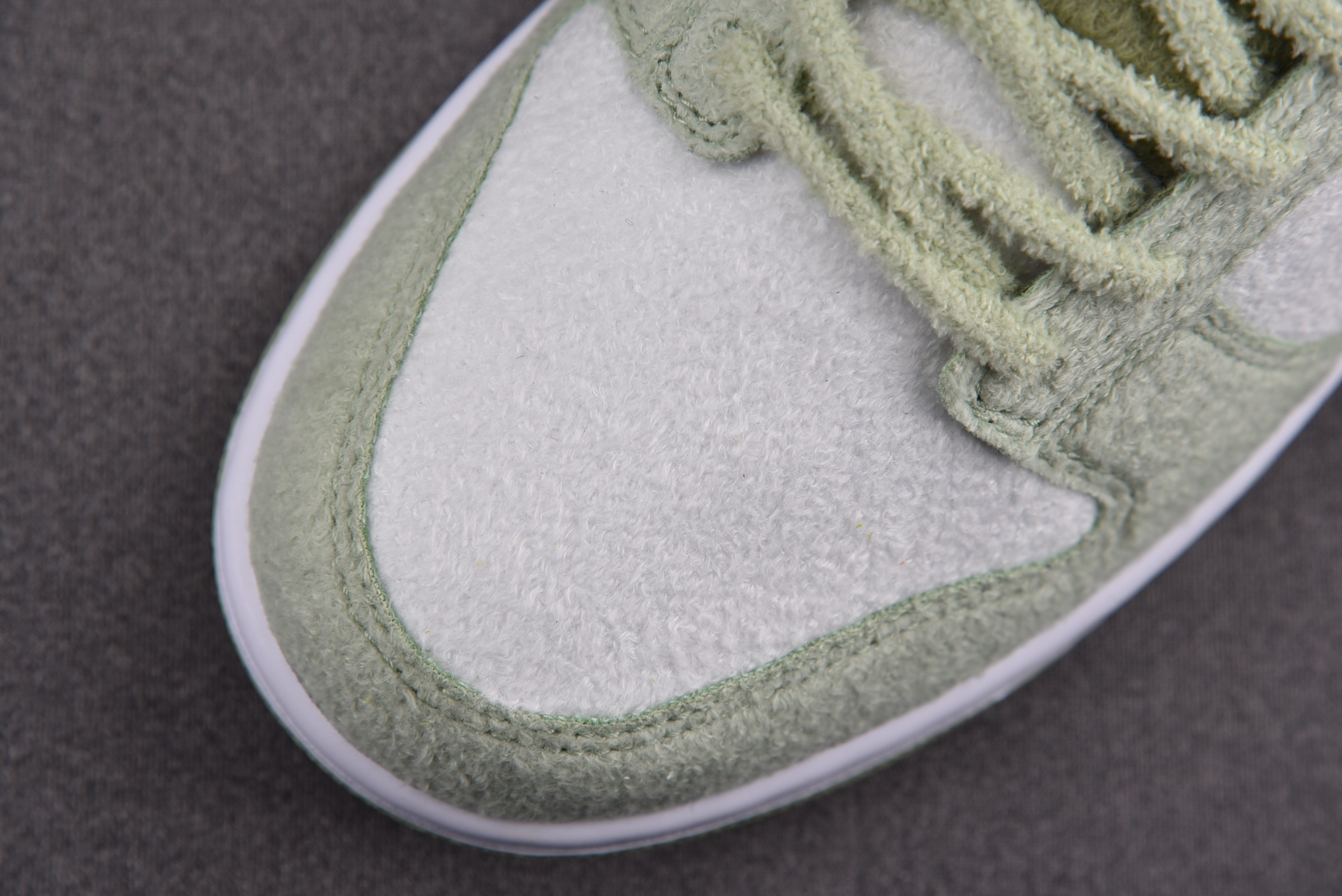 Nike Dunk Low SE Fleece Pack Honeydew (Women Size!!)