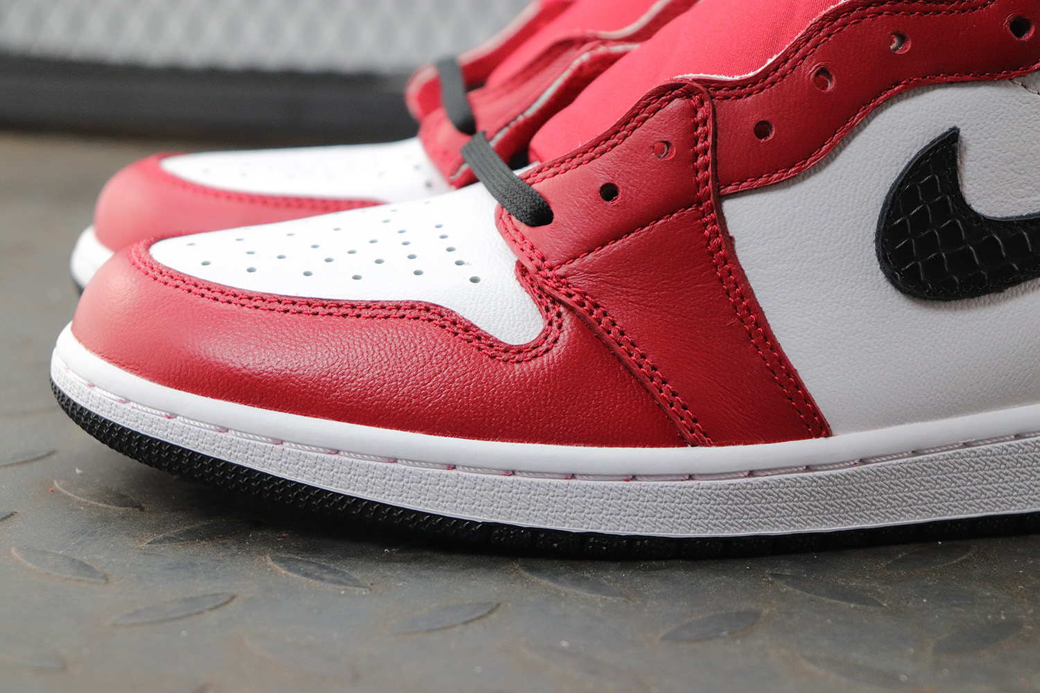 Jordan 1 High OG 'Satin Red' (WOMEN SIZE!!)