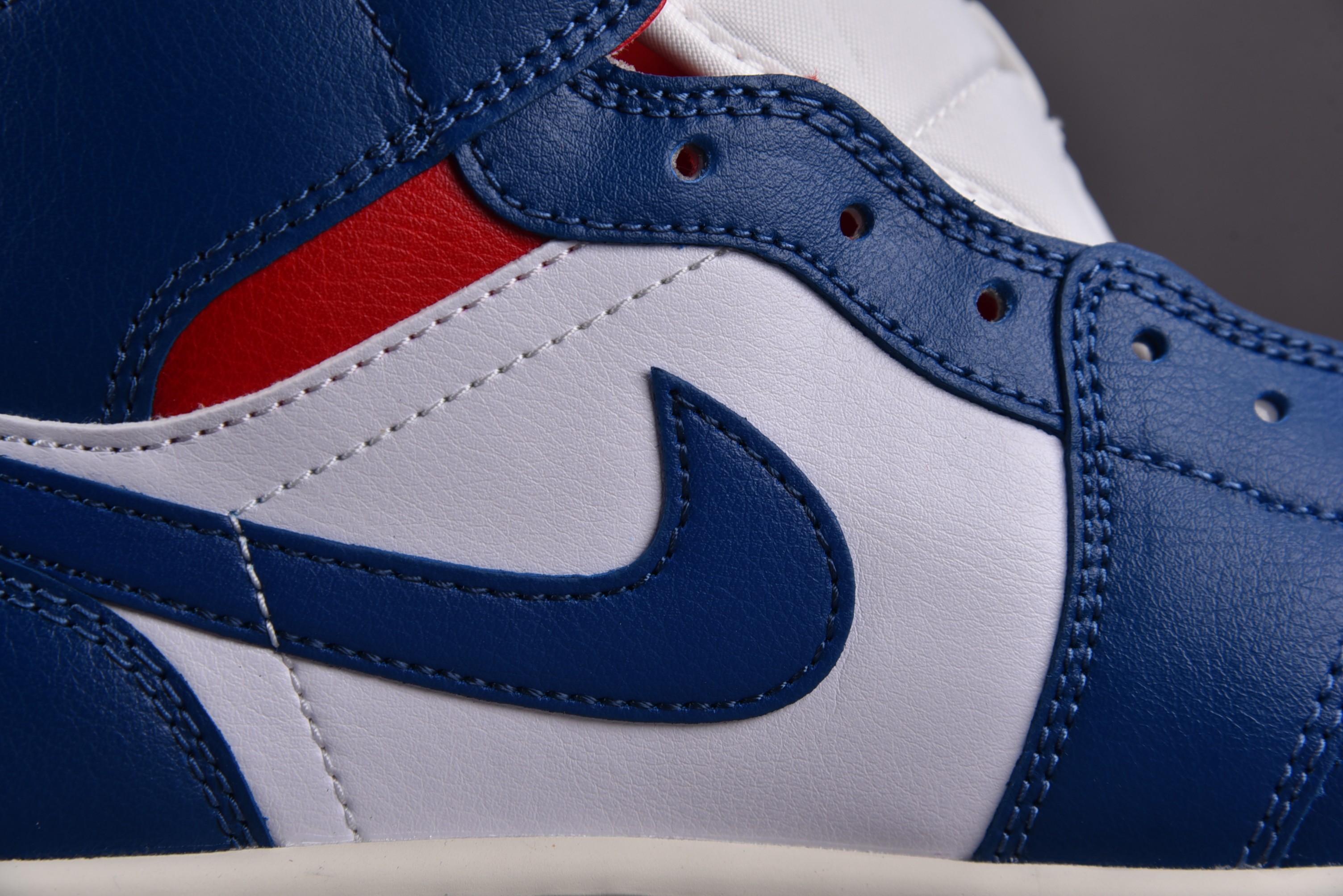 Air Jordan 1 Mid French Blue