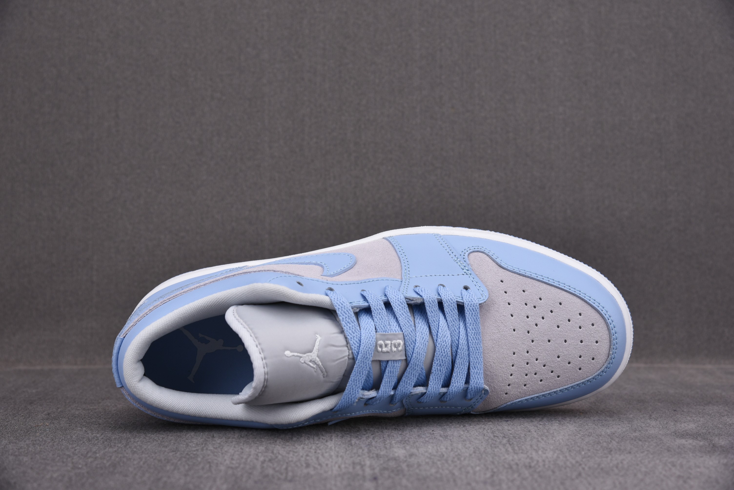 Jordan 1 Low University Blue (Women Size!!)