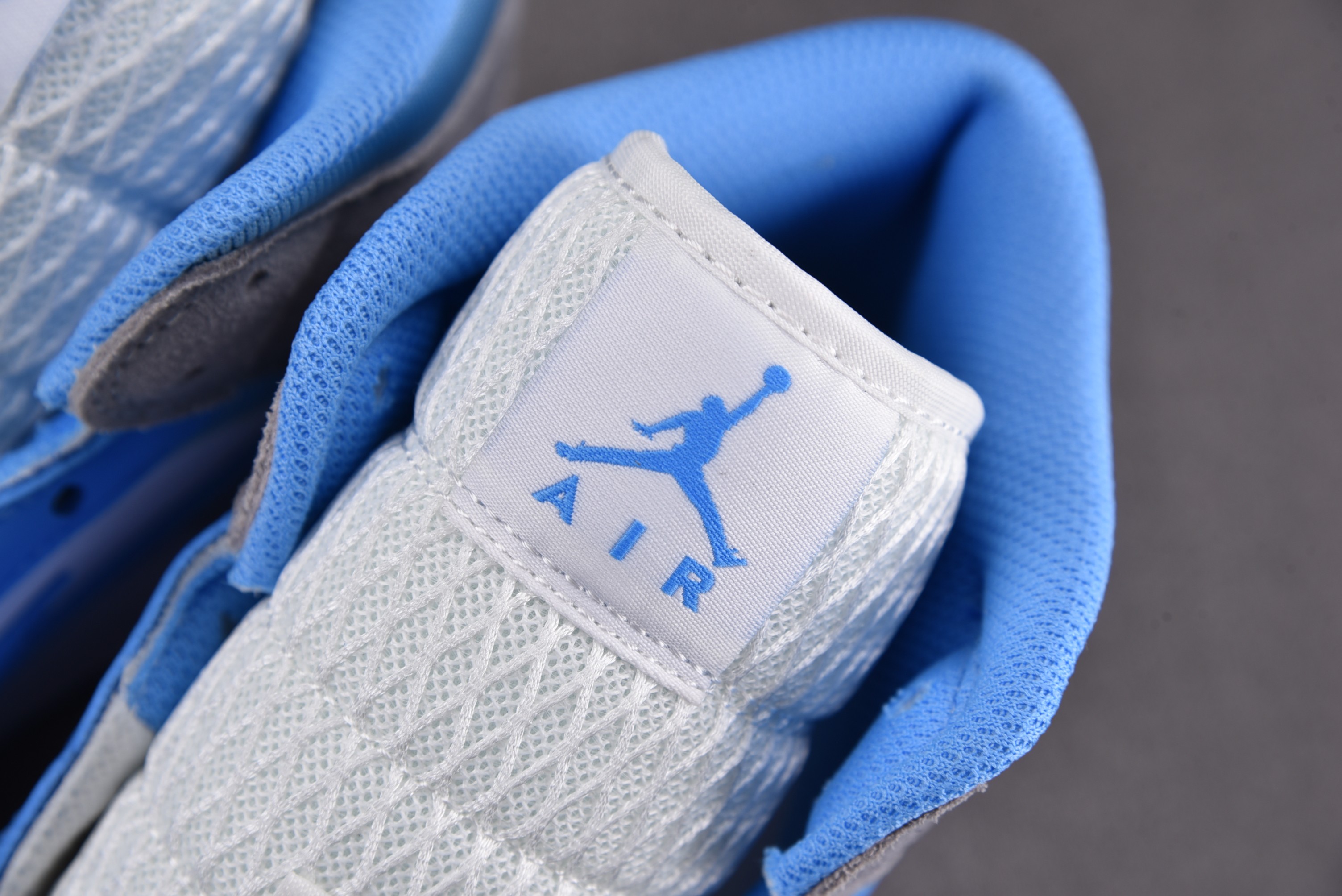 Jordan 1 Mid University Blue Grey