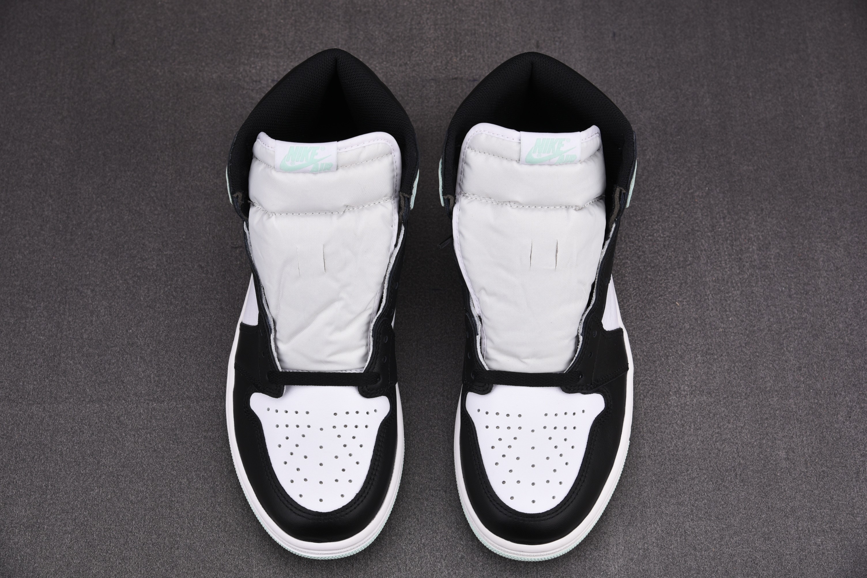 Jordan 1 Retro High Igloo