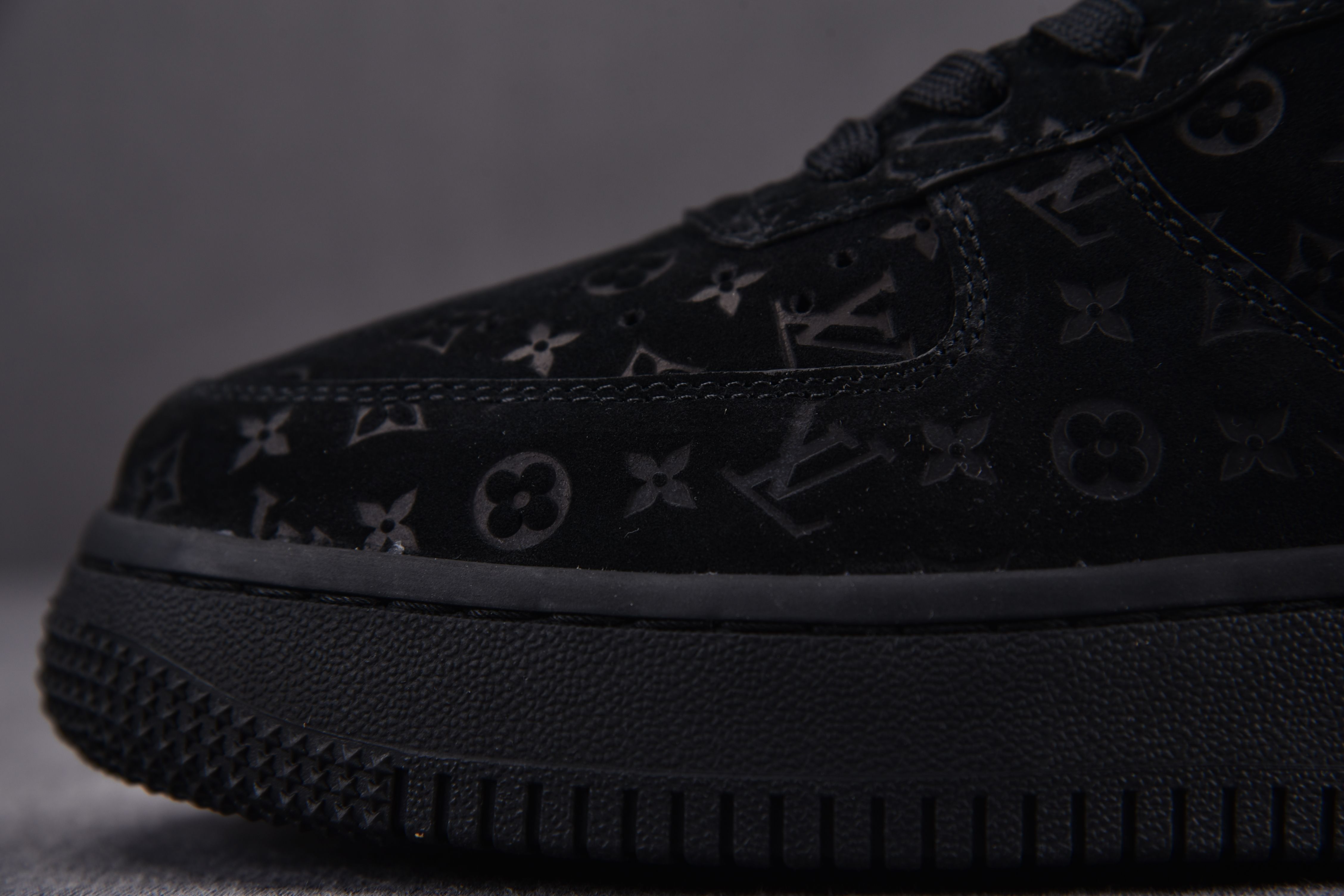 Nike Air Force 1 Low Louis Vuitton Royal Black (Be careful about the size!!)