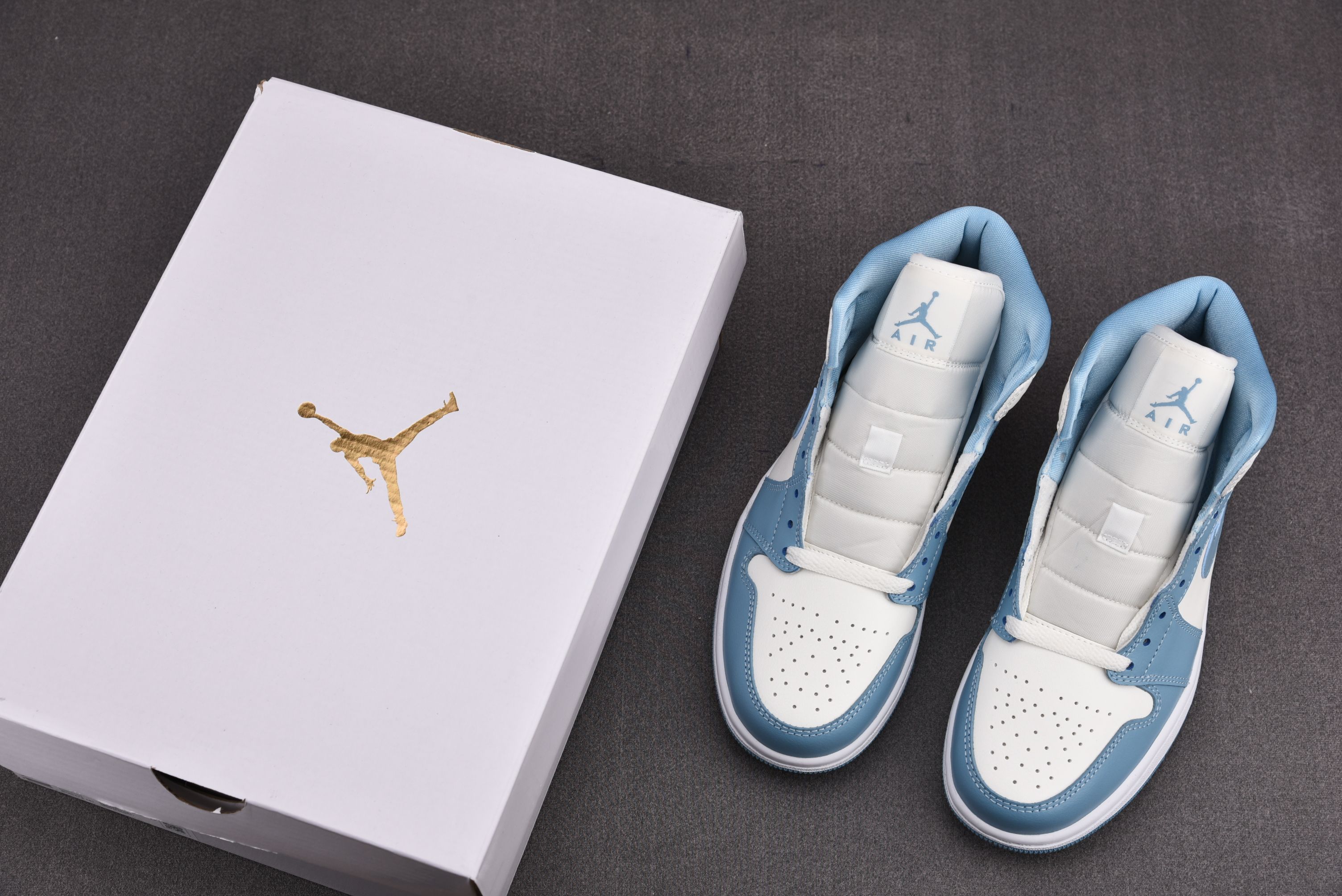 Jordan 1 Mid UNC (Women Size!!)