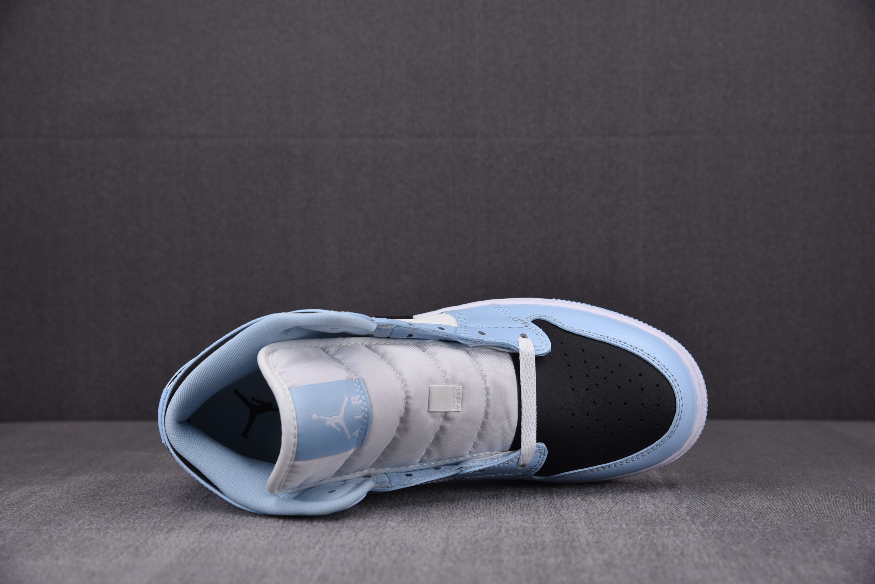 Jordan 1 Mid Ice Blue