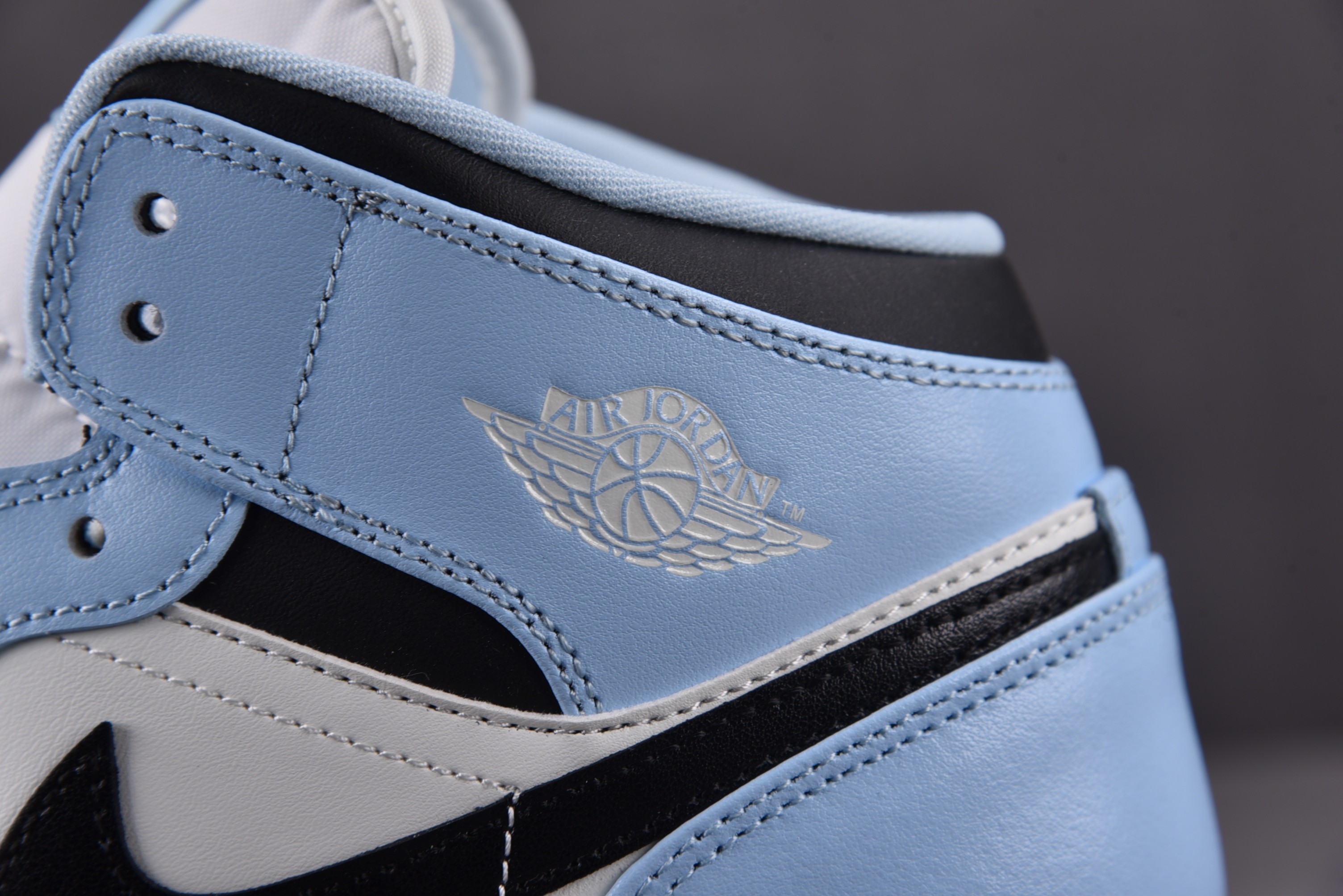 Jordan 1 Mid Ice Blue