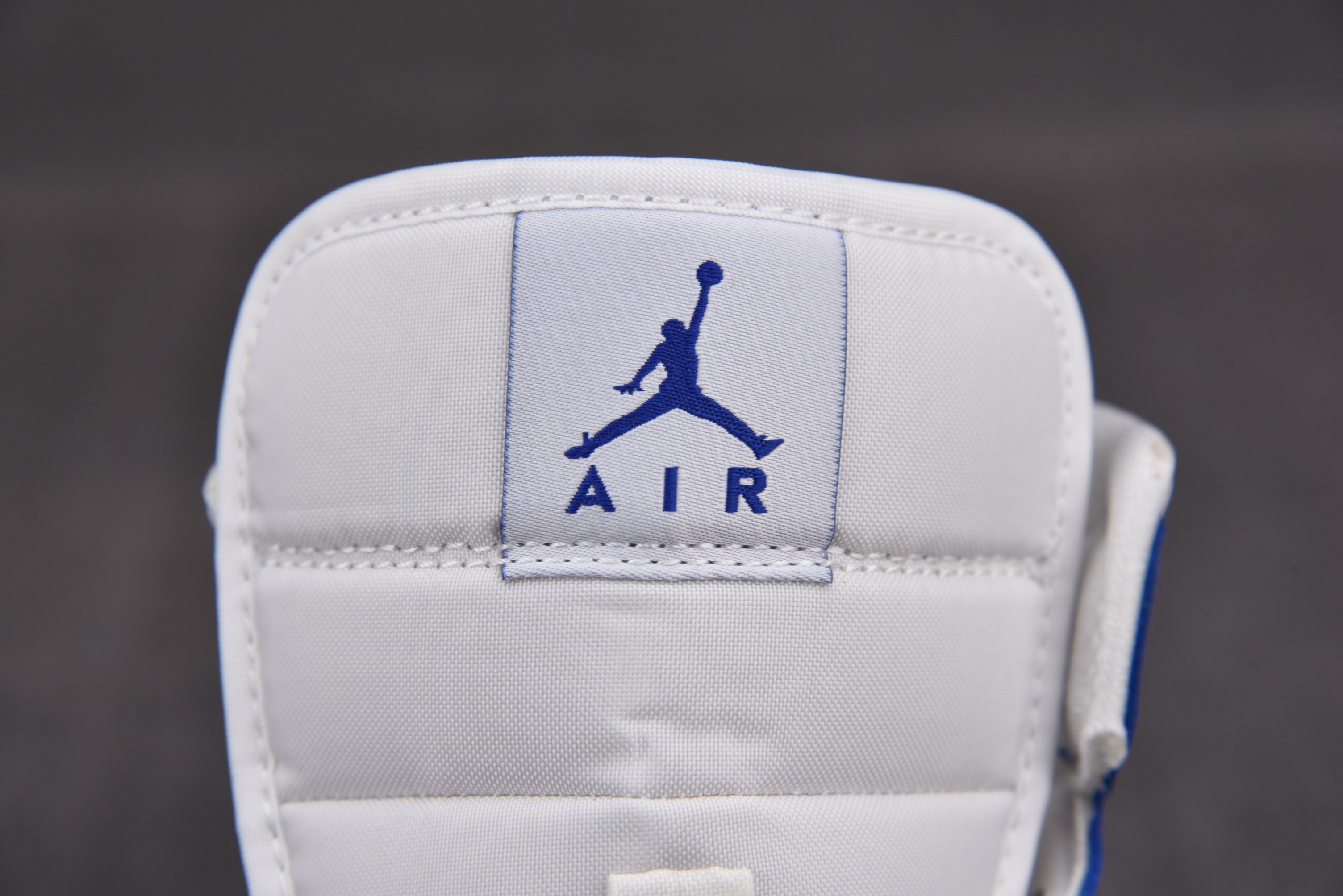 Jordan 1 Mid Kentucky Blue (Women Size!!)