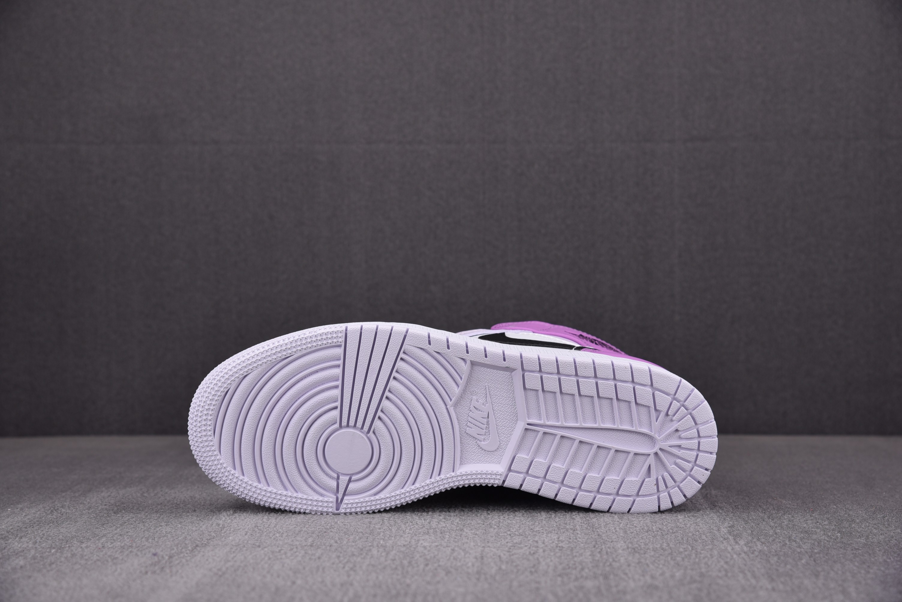 Jordan 1 Mid Barely Grape (GS)