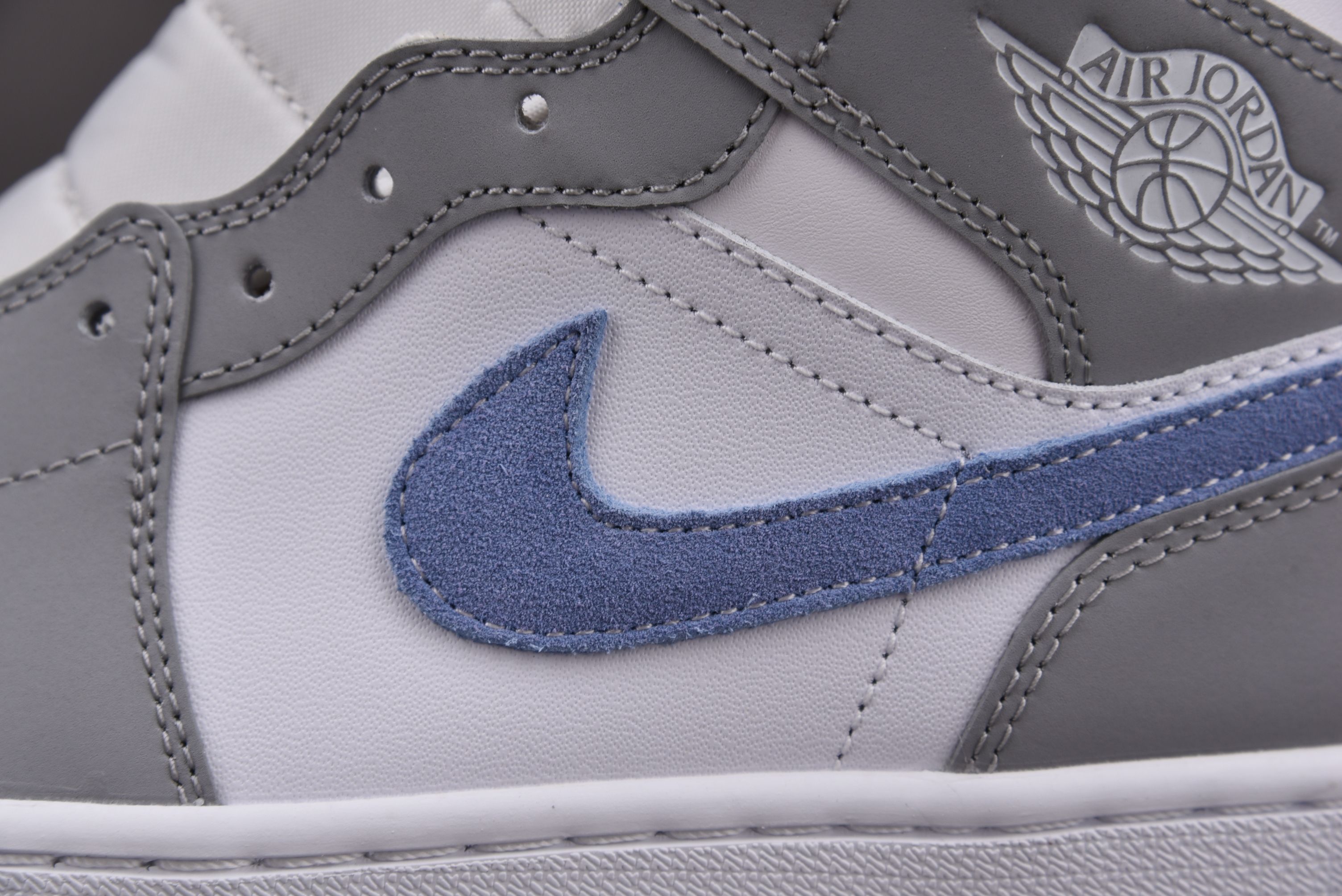 Jordan 1 Mid Wolf Grey Aluminum (Women Size!!)