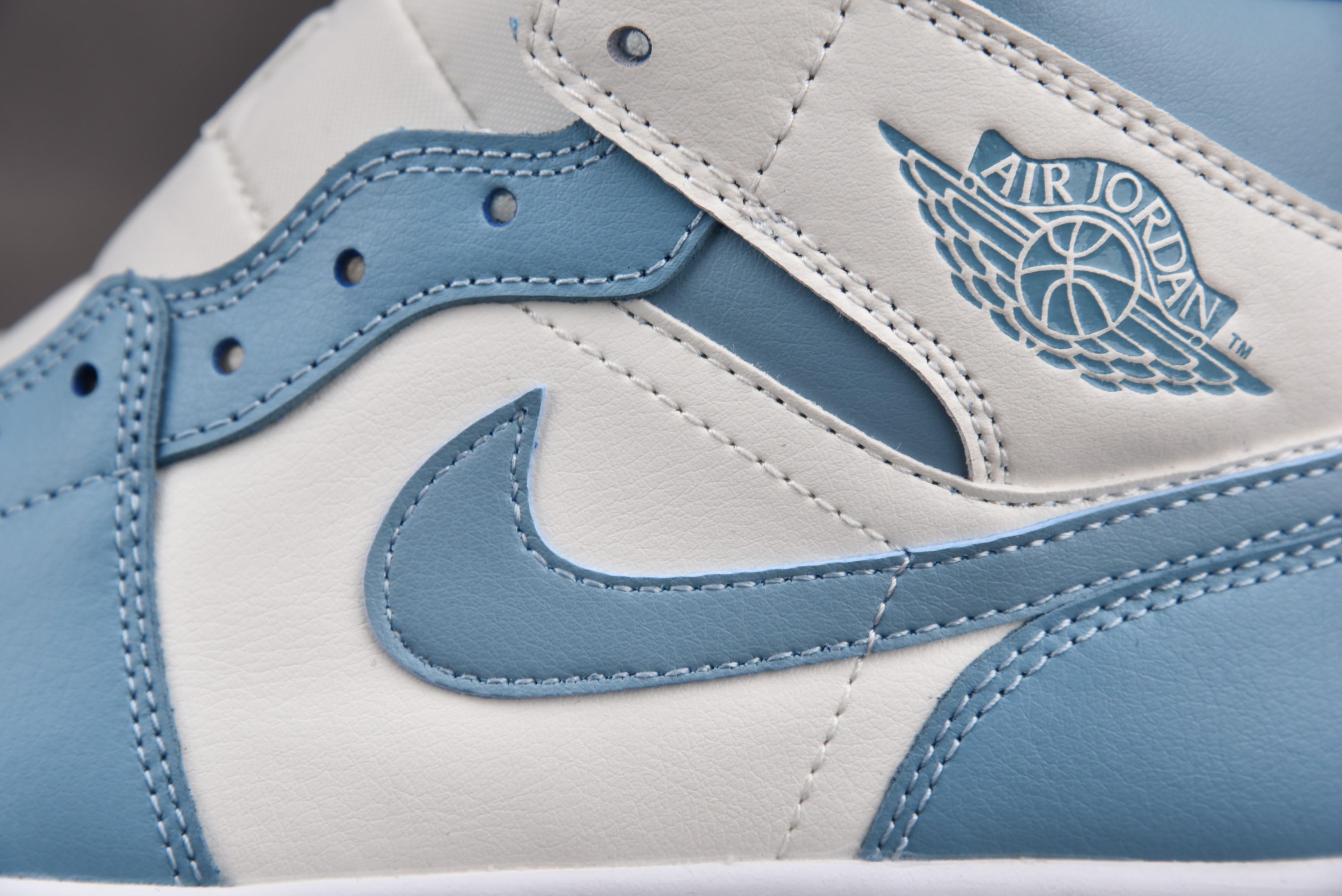Jordan 1 Mid UNC (Women Size!!)