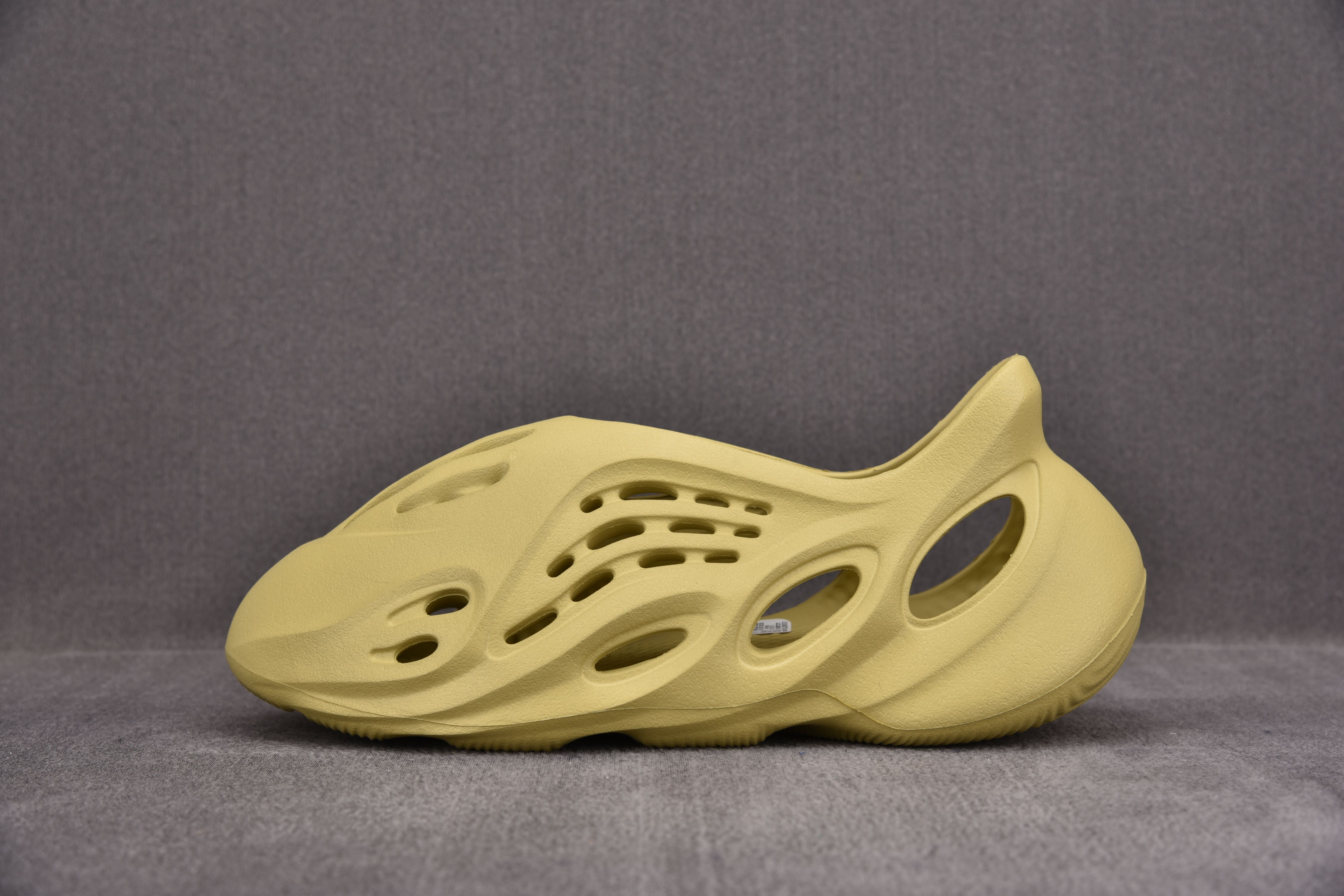 adidas Yeezy Foam RNNR Sulfur
