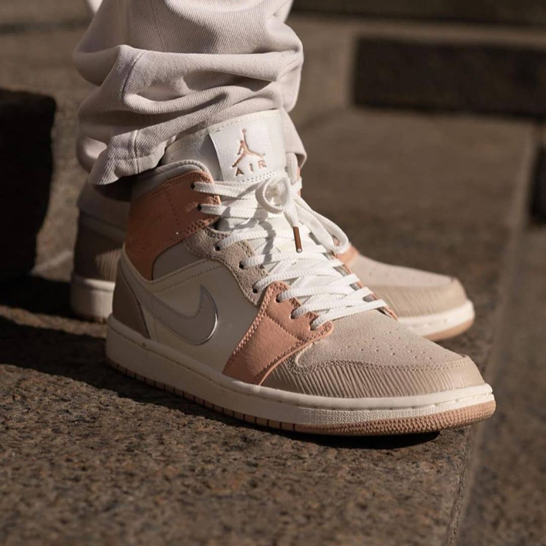 Jordan 1 Mid Milan