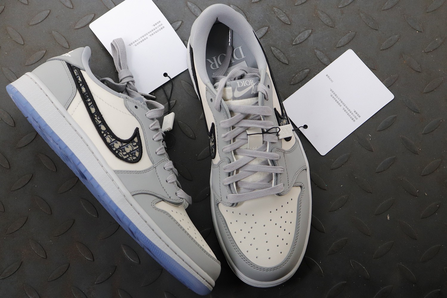 DIOR × AIR JORDAN 1 LOW (Original Box)