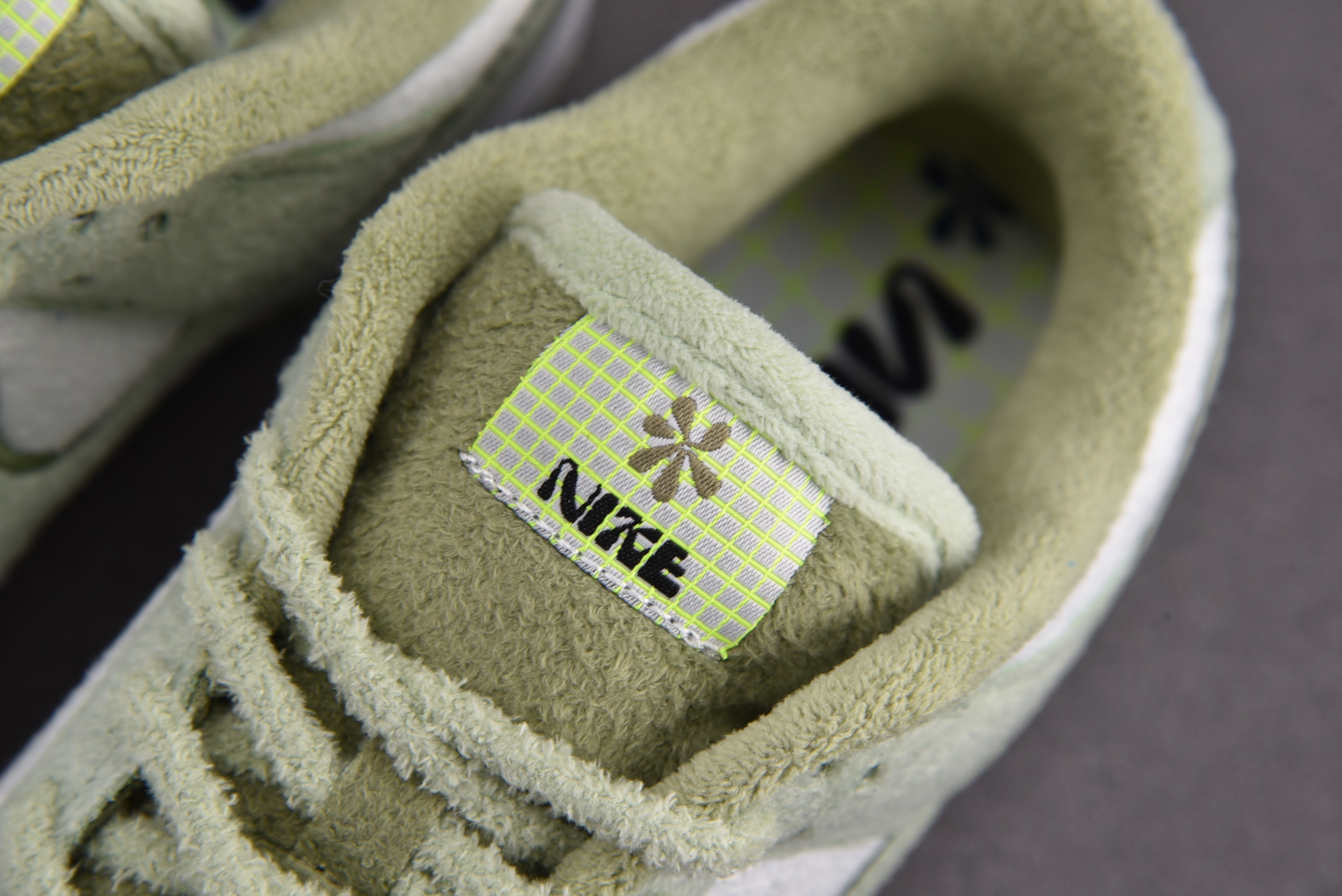 Nike Dunk Low SE Fleece Pack Honeydew (Women Size!!)
