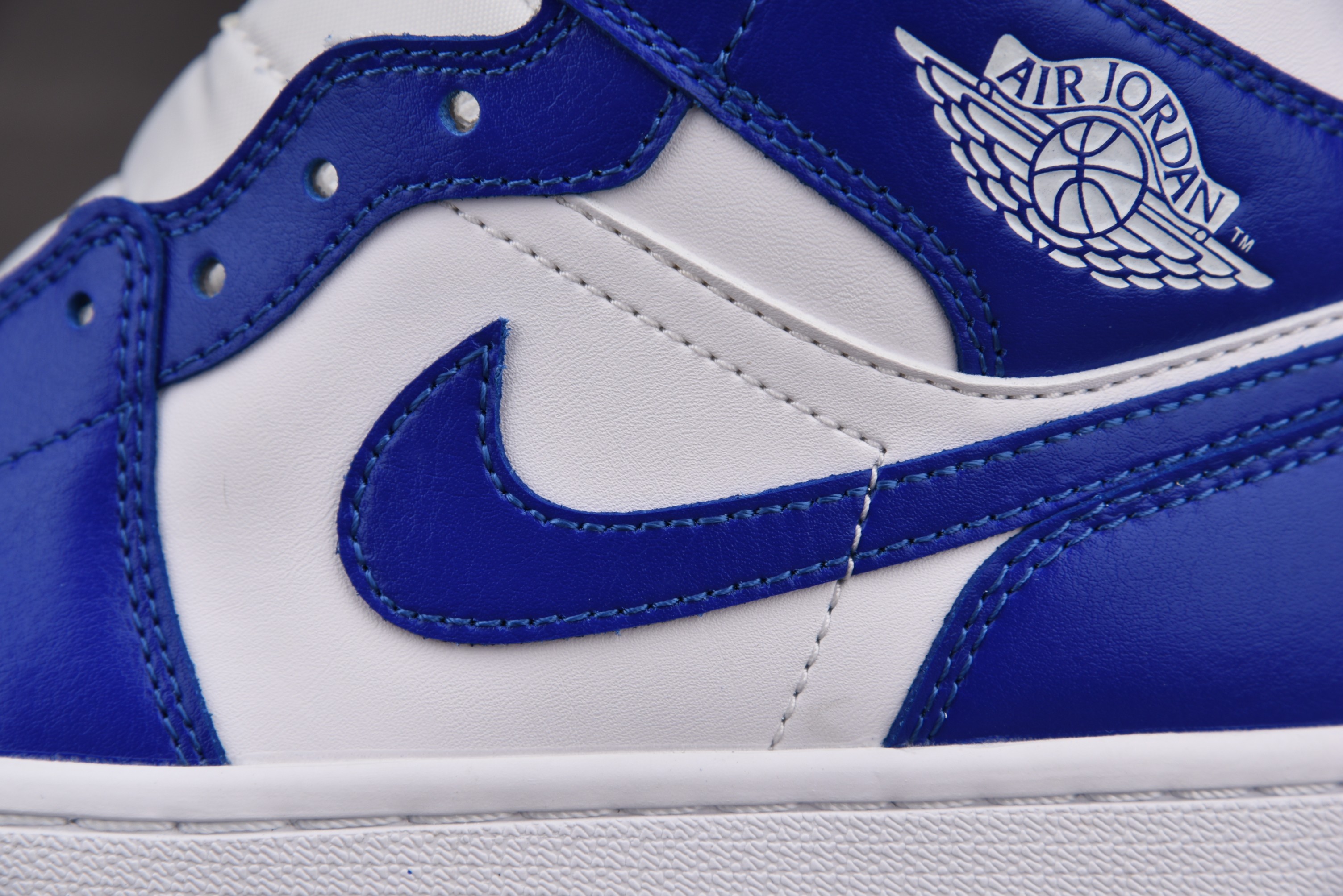 Jordan 1 Mid Kentucky Blue (Women Size!!)