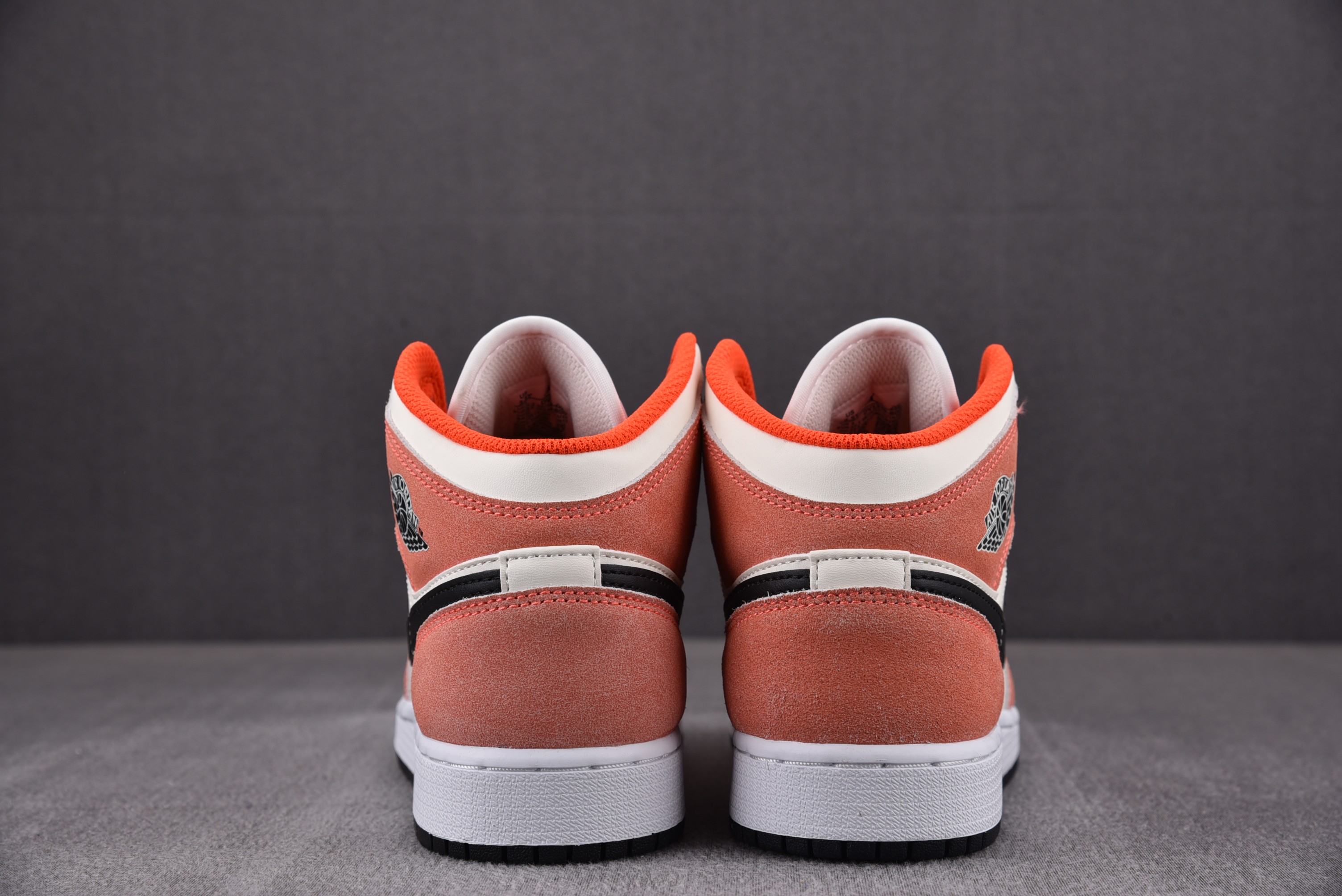 Jordan 1 Mid SE Orange Suede (GS)