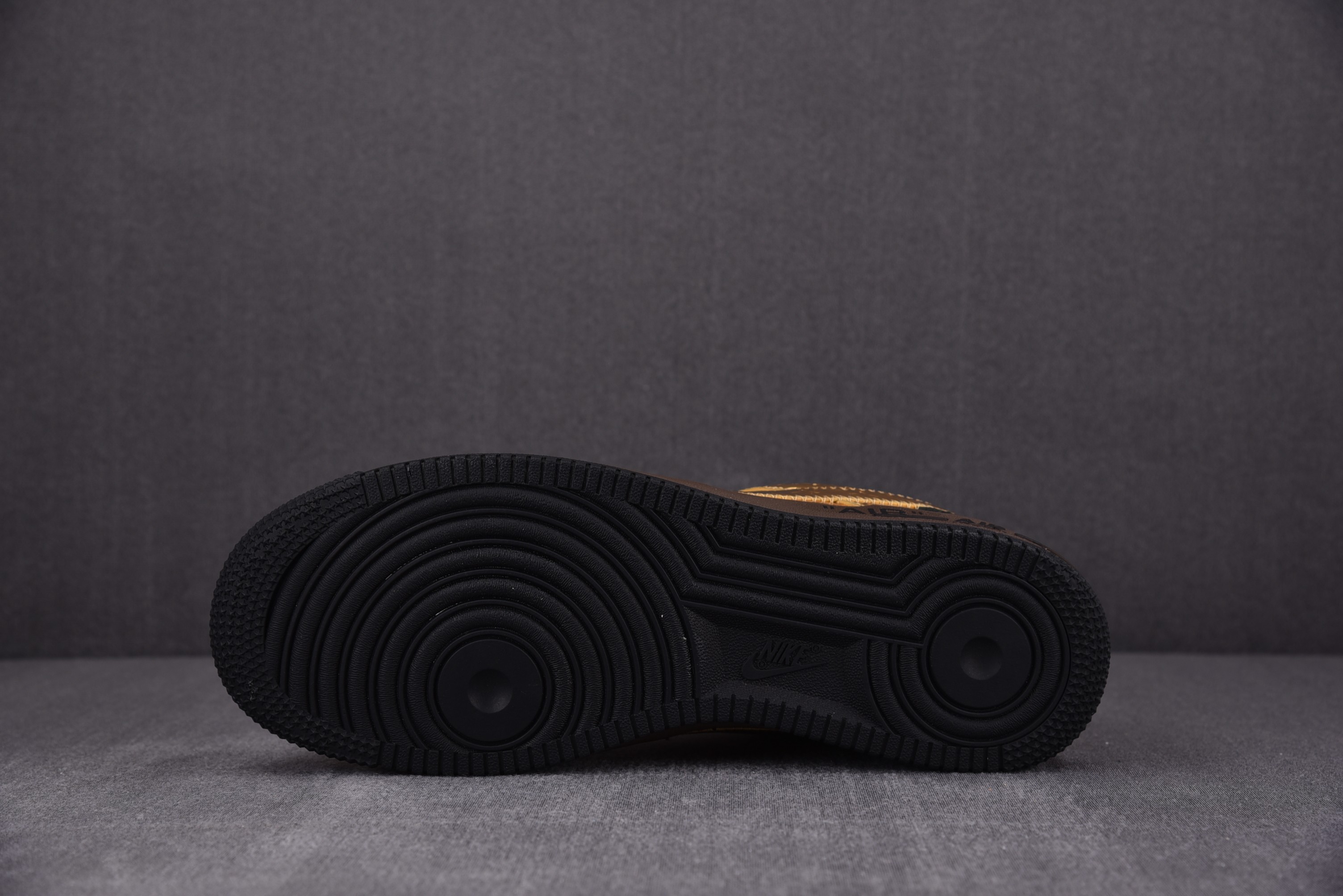 Nike Air Force 1 Low Louis Vuitton Gloden (Be careful about the size!!)