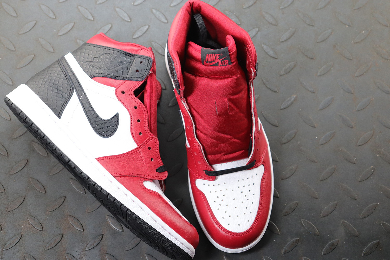 Jordan 1 High OG 'Satin Red' (WOMEN SIZE!!)