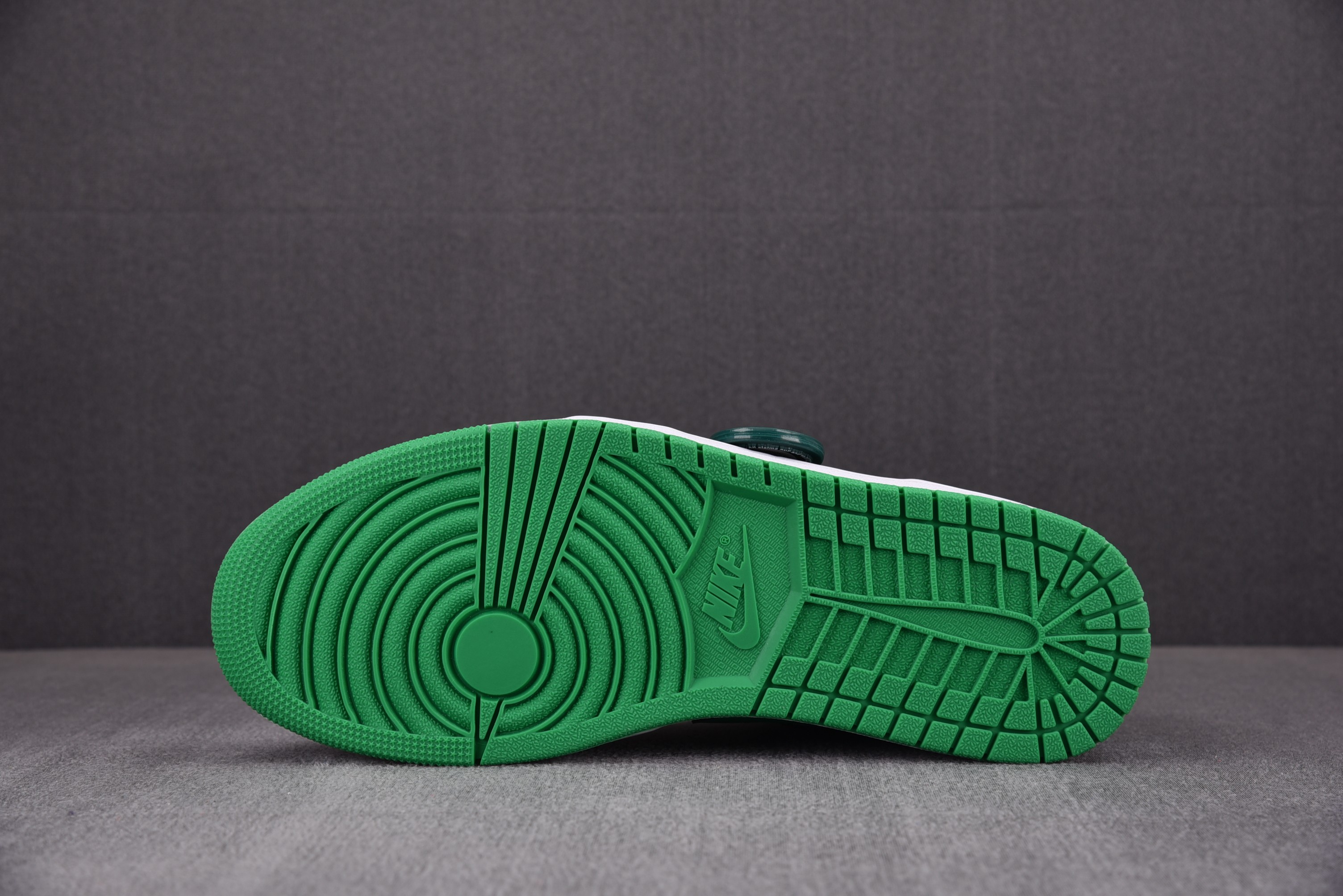 Jordan 1 Low Lucky Green