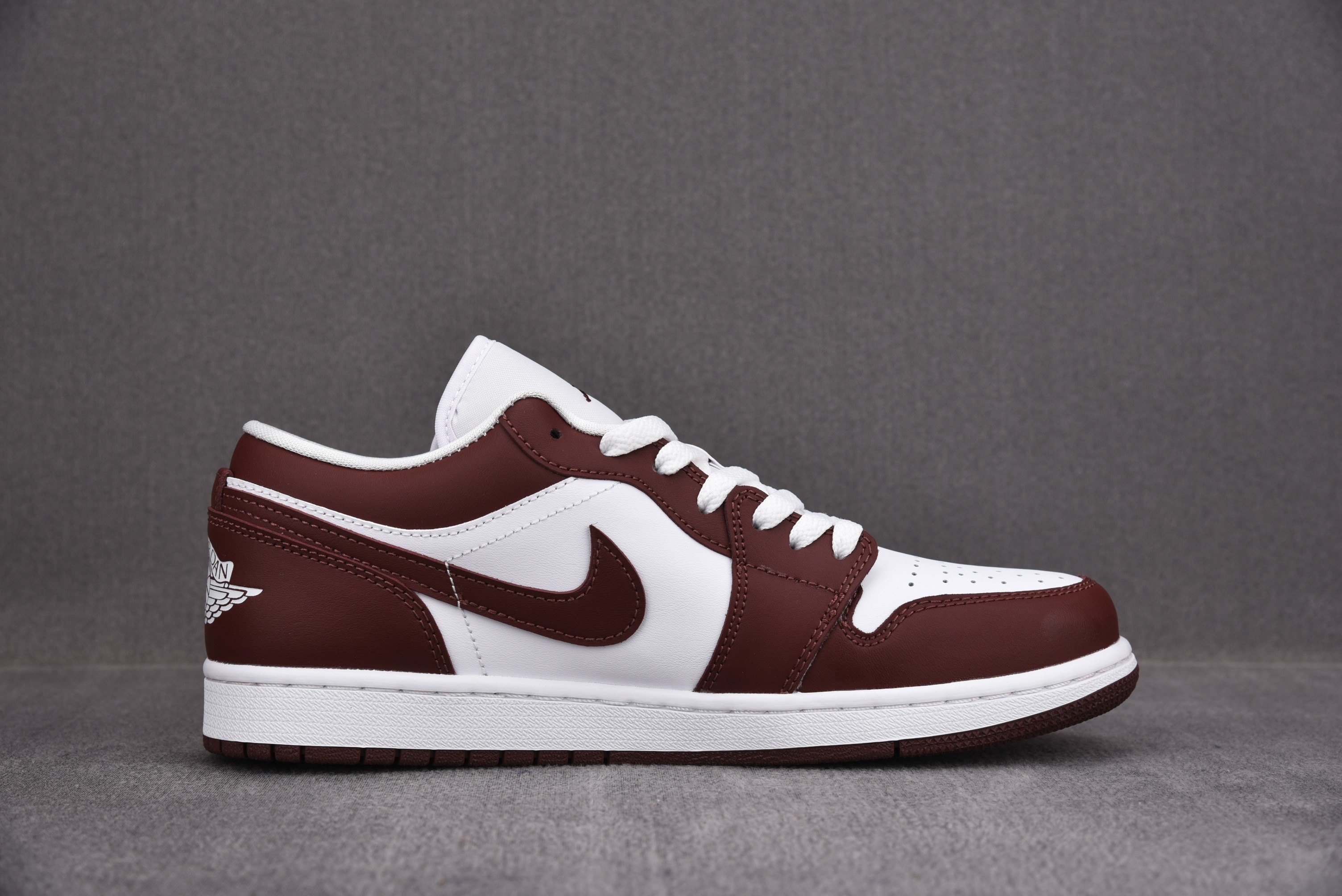 Jordan 1 Low Team Red (Women Size!!)