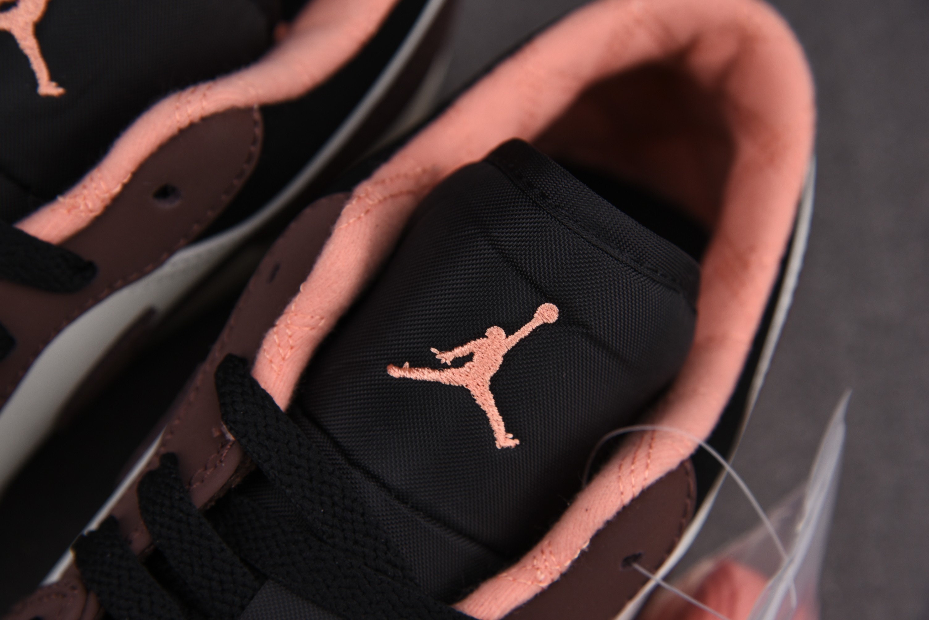 Jordan 1 Low Mocha