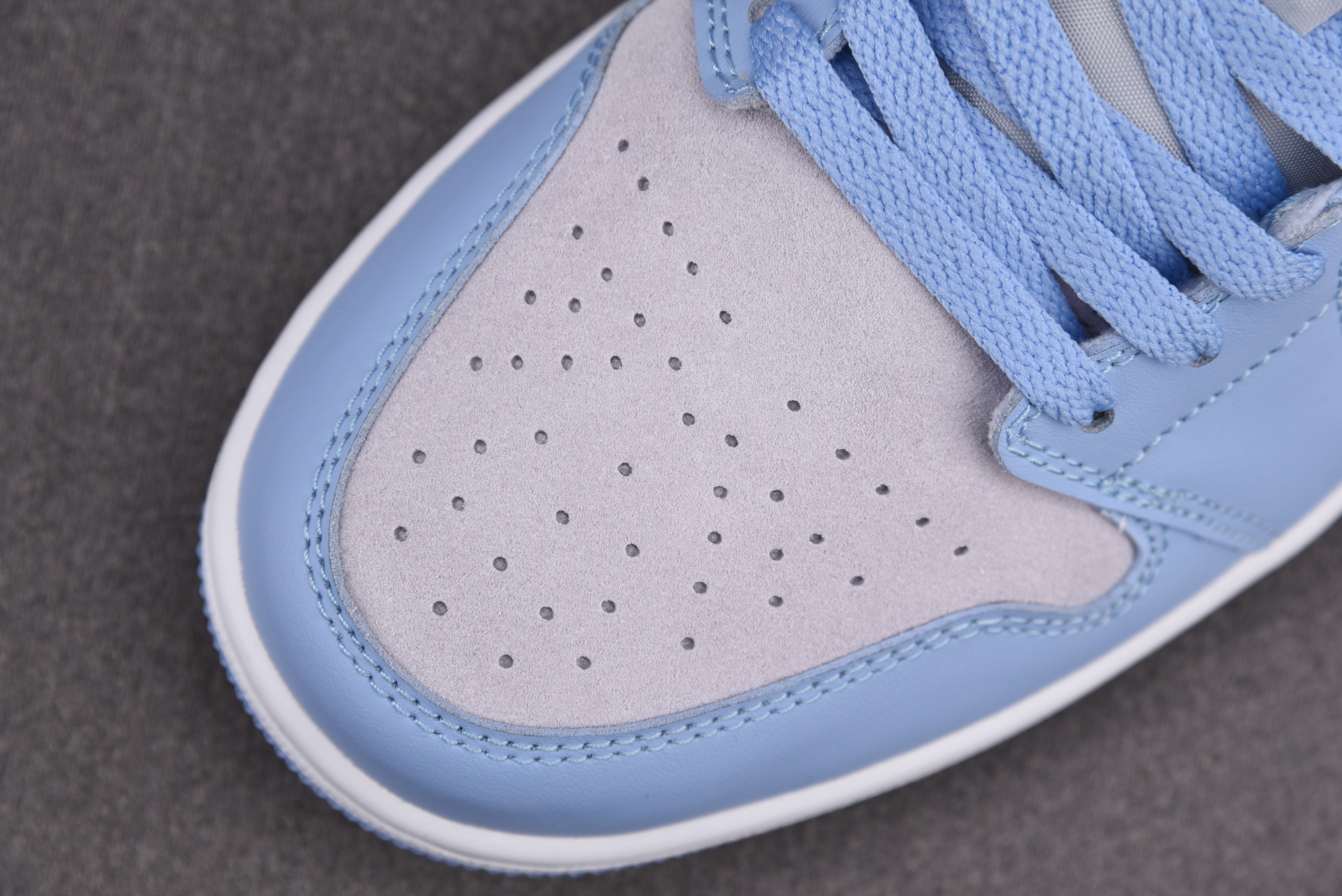 Jordan 1 Low University Blue (Women Size!!)