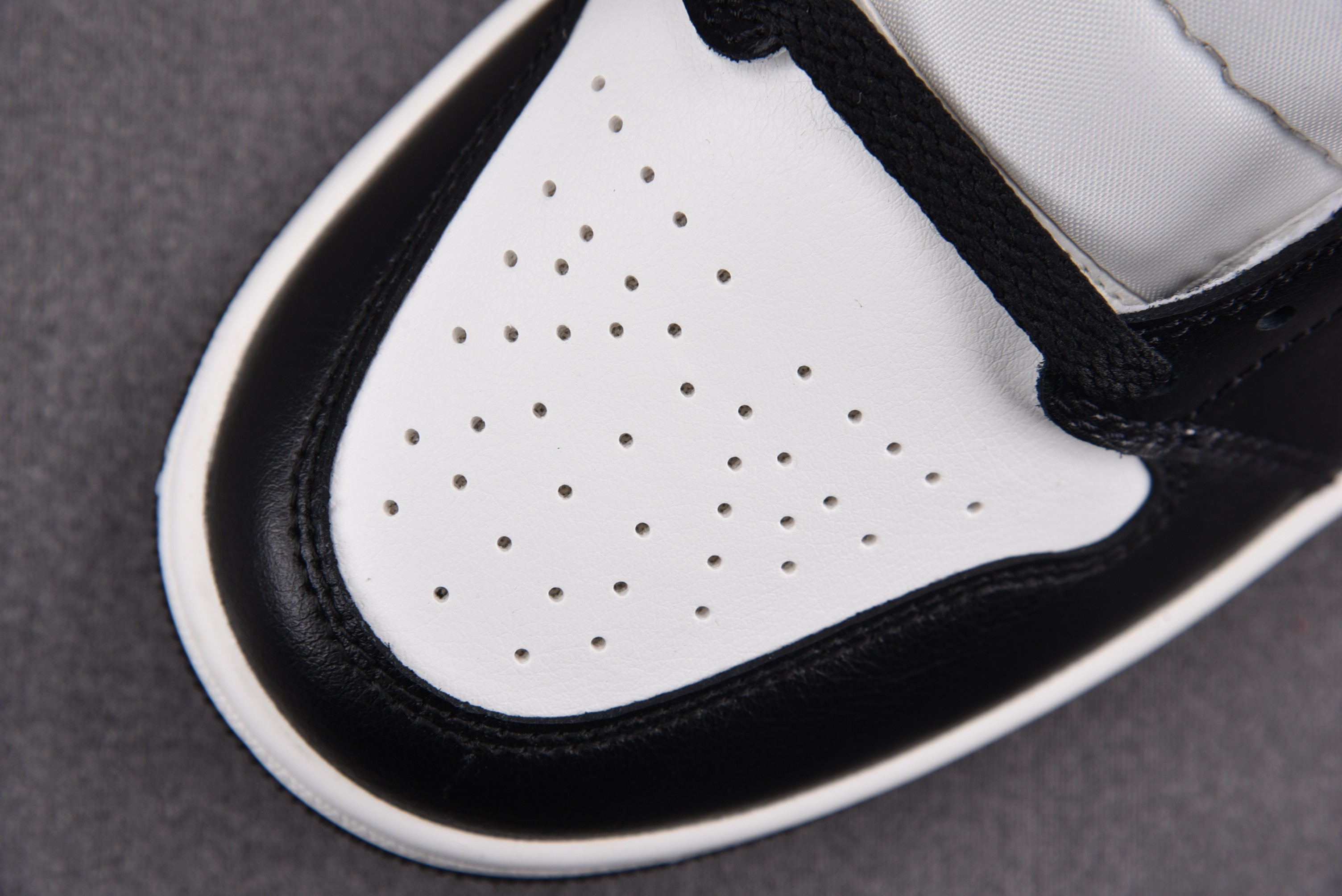 Jordan 1 Mid Gym Red Panda (Women Size!!)