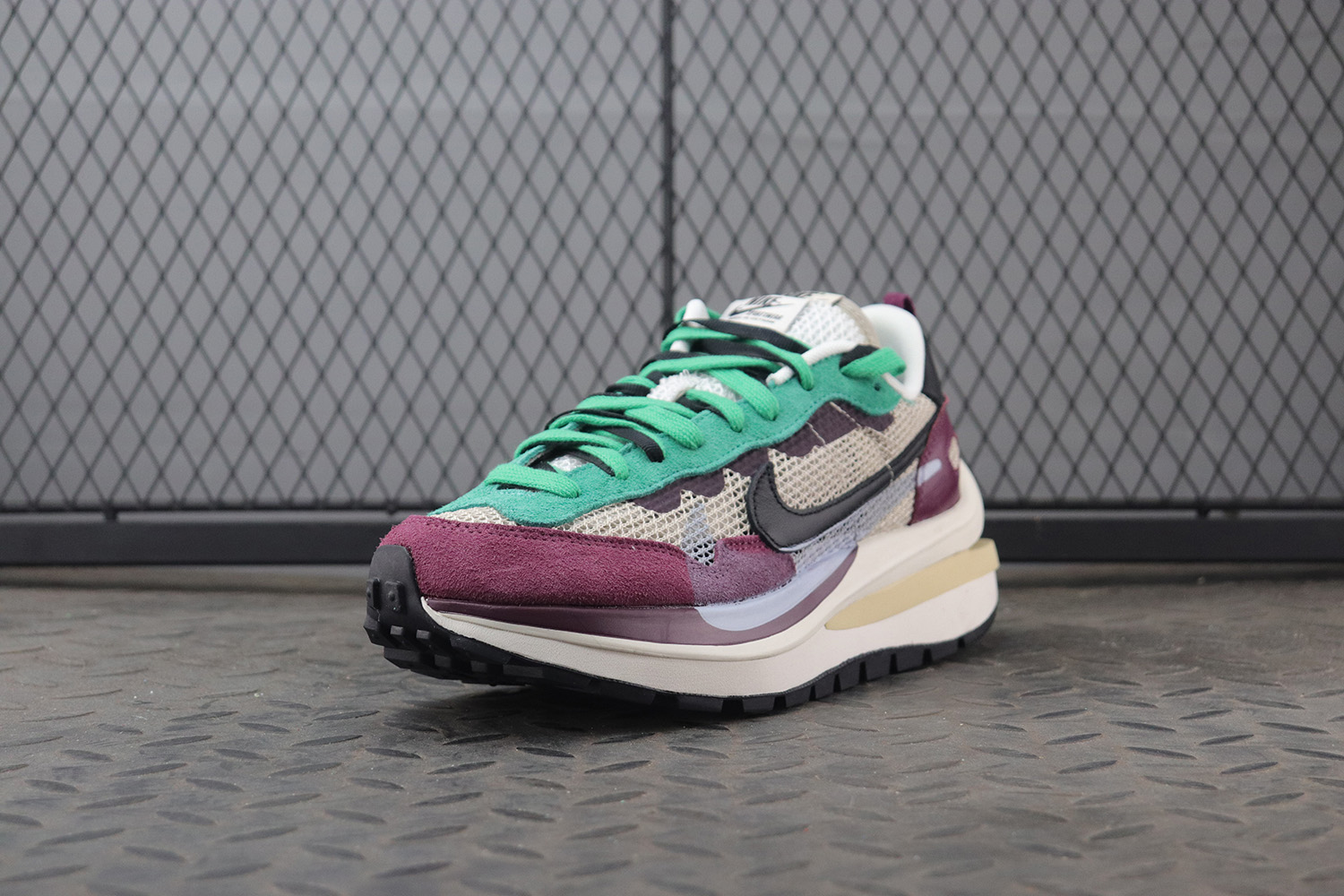 Nike Vaporwaffle sacai Villain Red Neptune Green