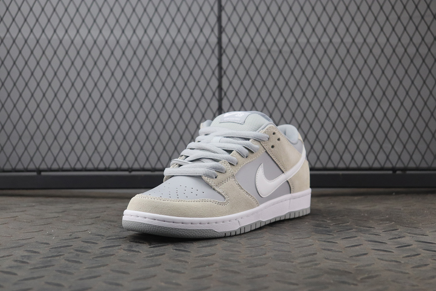 Nike SB Dunk Low Summit White Wolf Grey