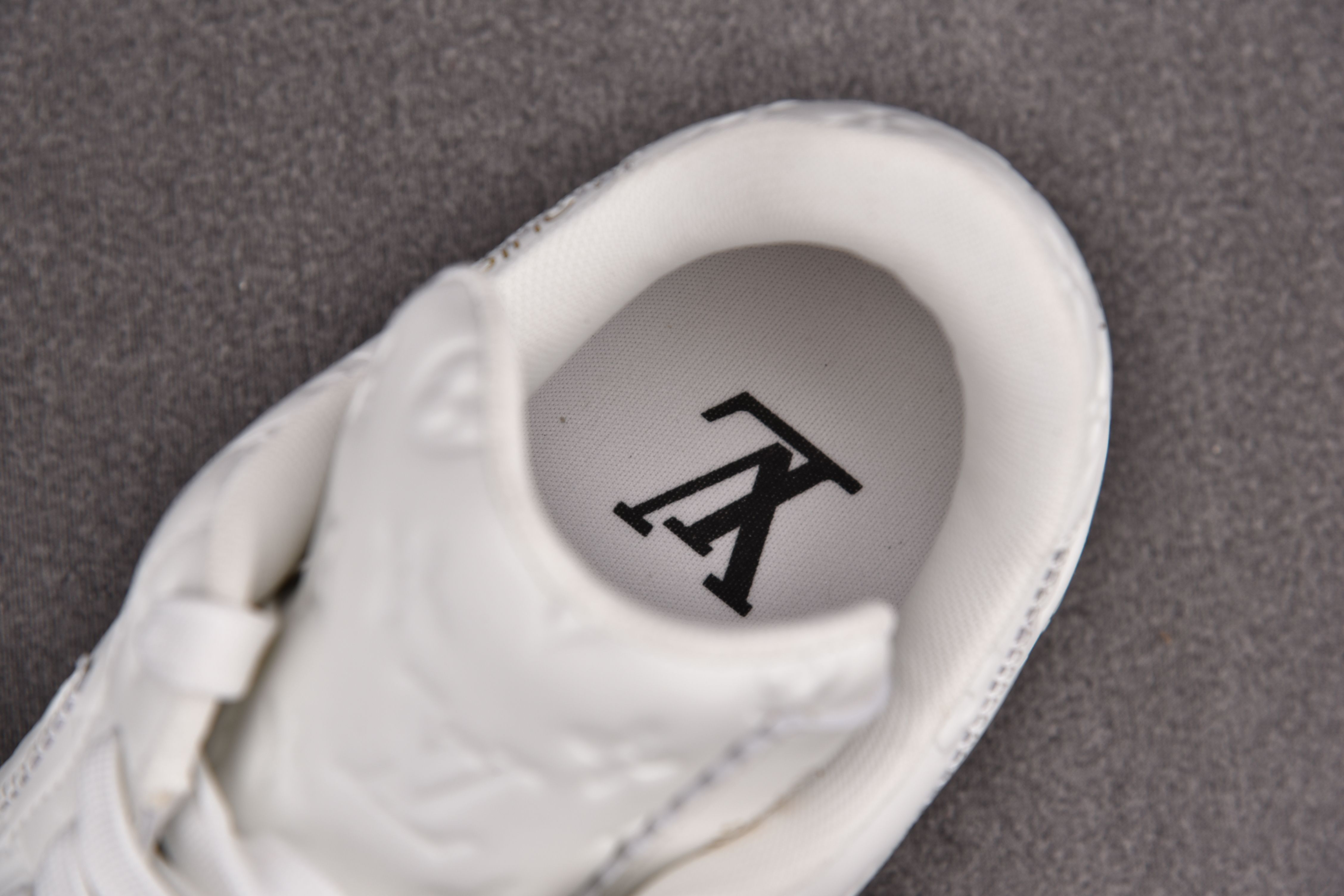 Nike Air Force 1 Low Louis Vuitton   Monogram Triple White (Be careful about the size!!)