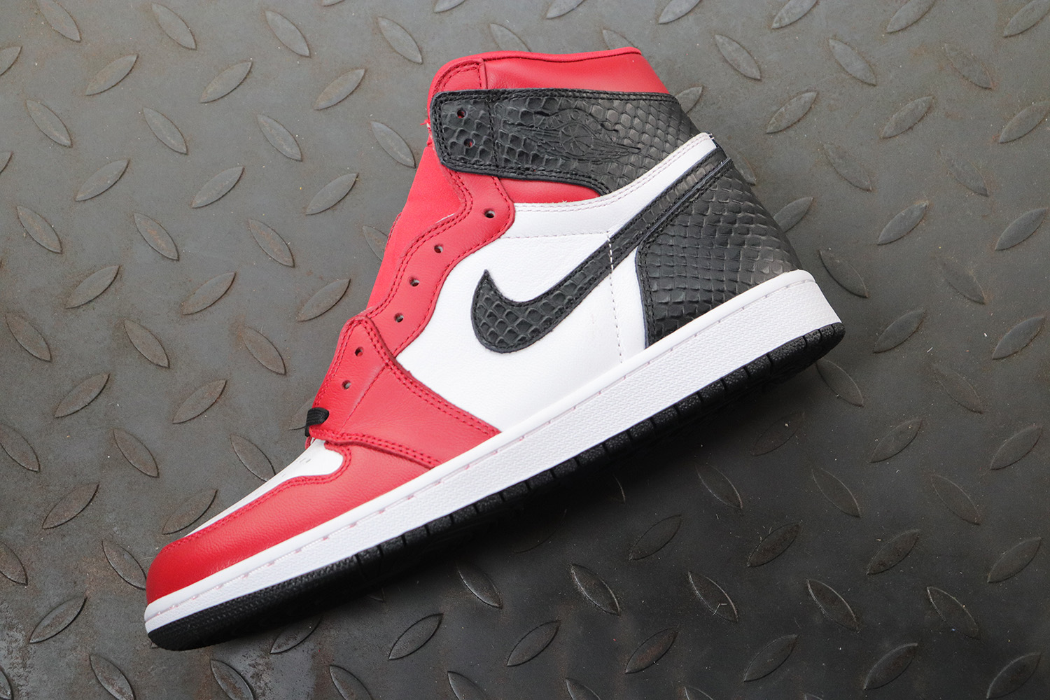 Jordan 1 High OG 'Satin Red' (WOMEN SIZE!!)