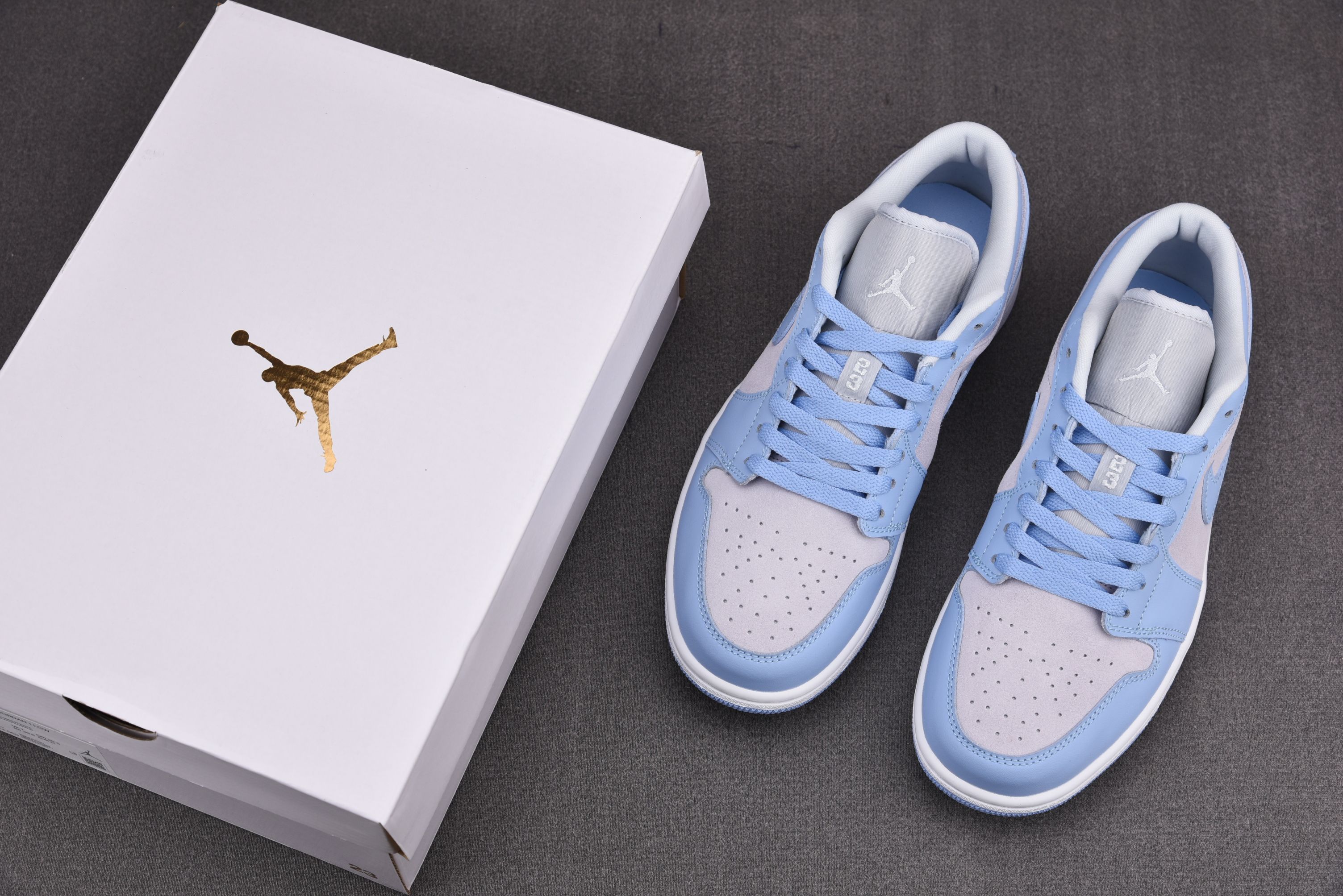 Jordan 1 Low University Blue (Women Size!!)