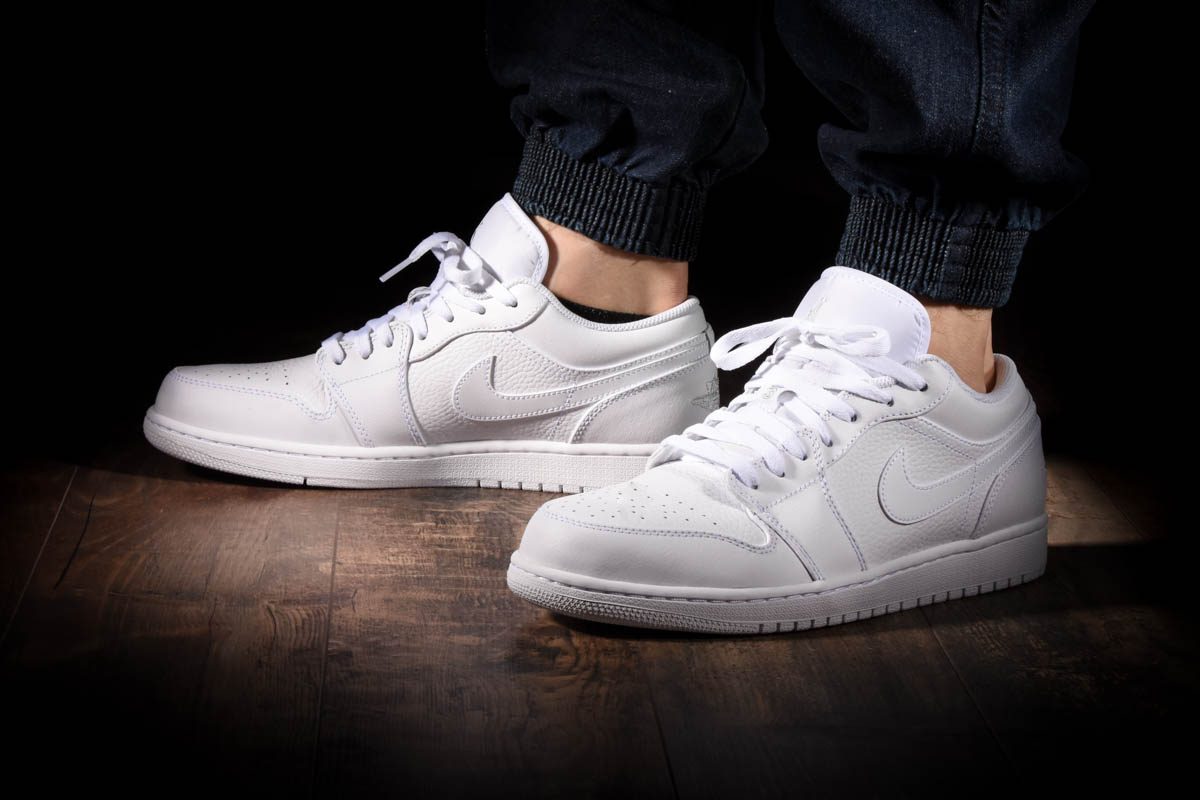 Jordan 1 Retro Low Golf Triple White