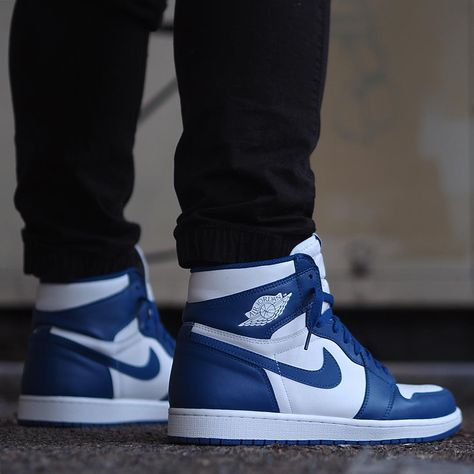 Jordan 1 Mid Kentucky Blue (Women Size!!)