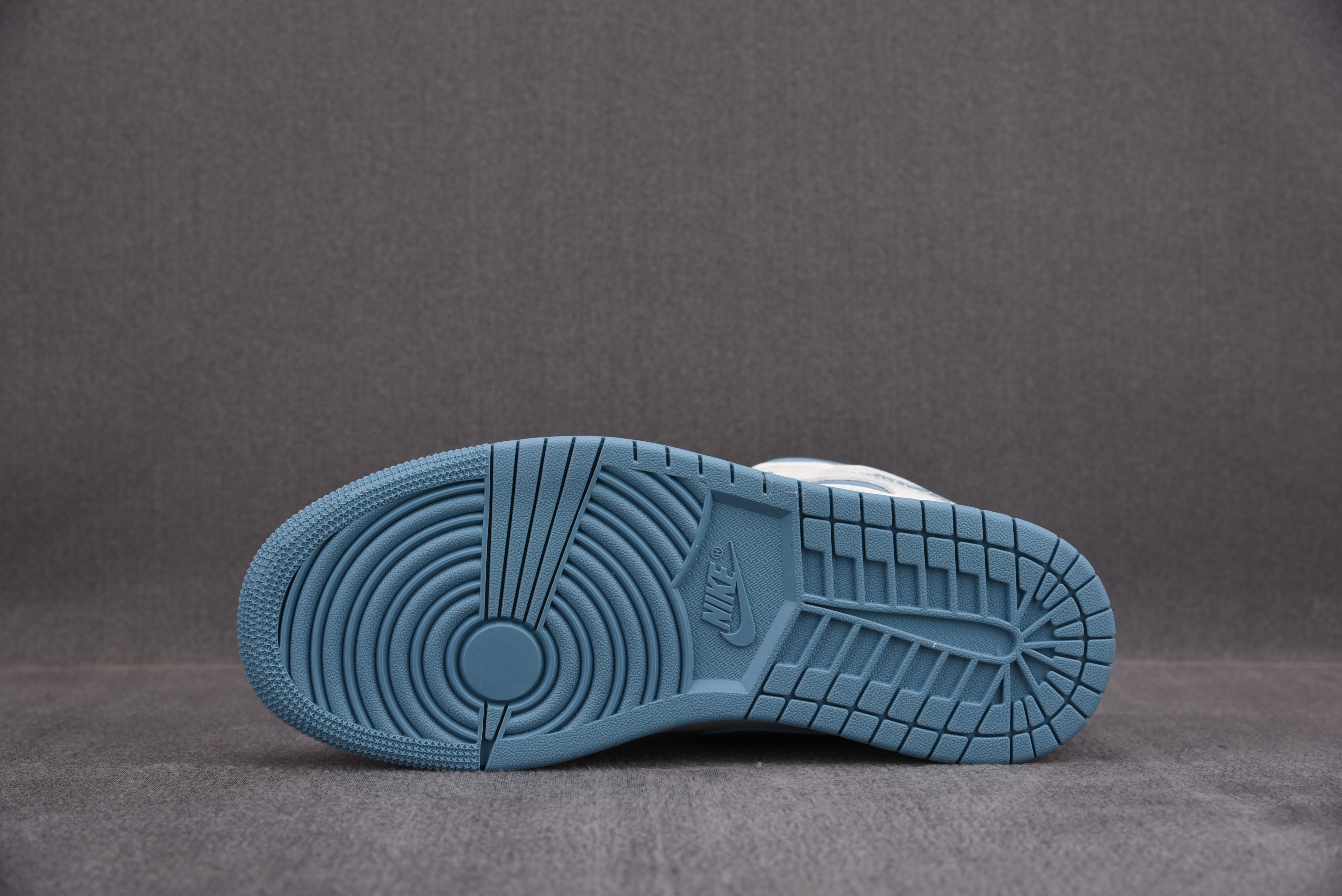 Jordan 1 Mid UNC (Women Size!!)