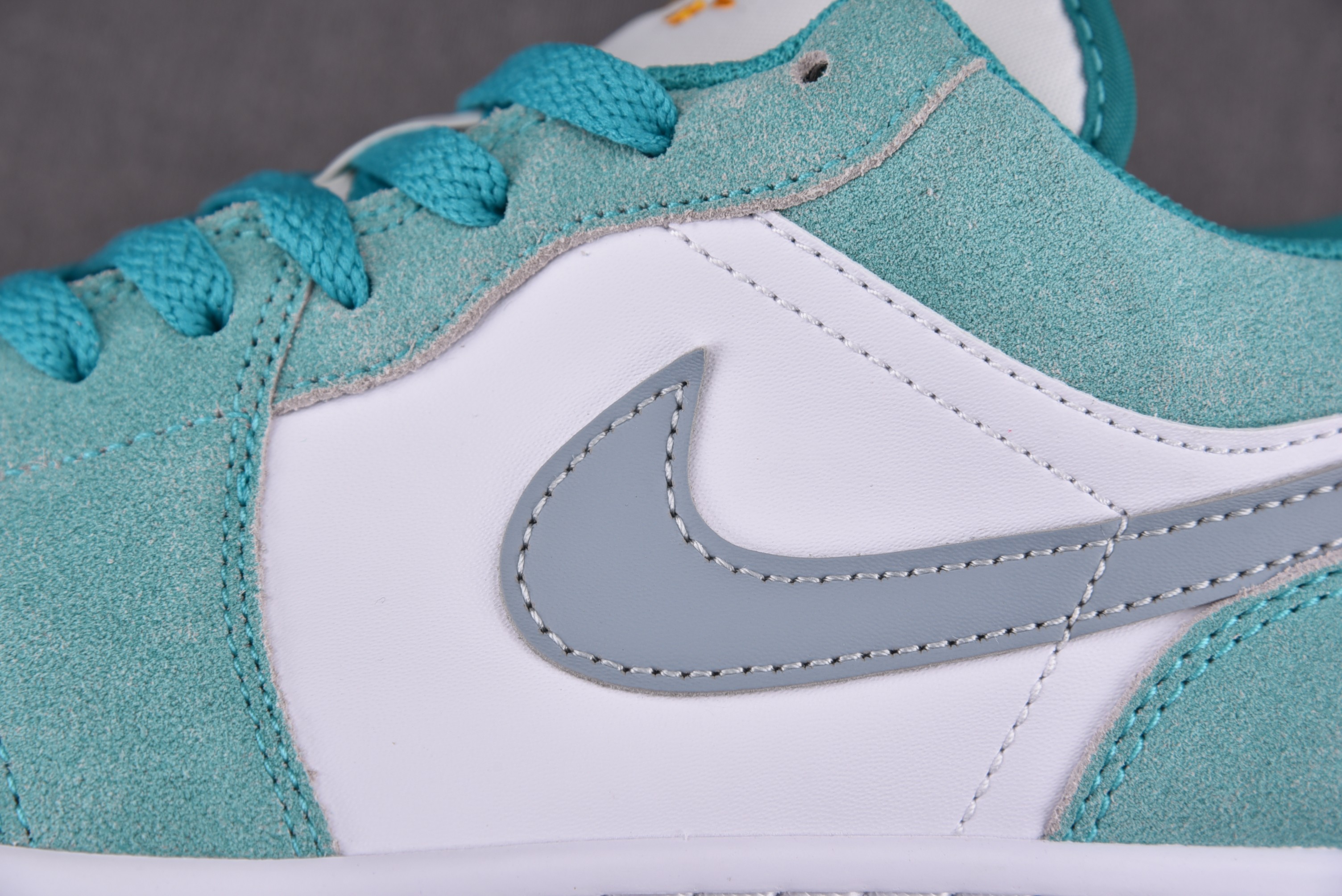 Jordan 1 Low SE New Emerald