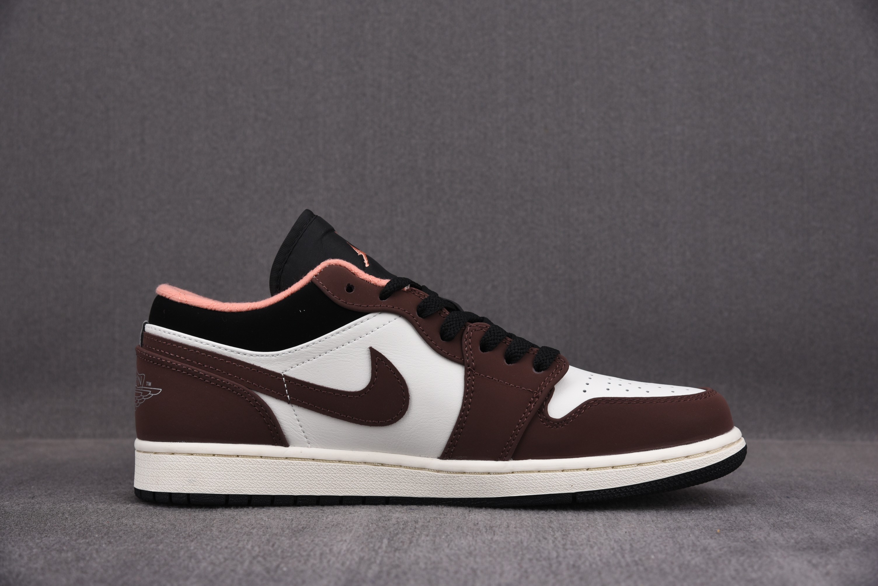 Jordan 1 Low Mocha