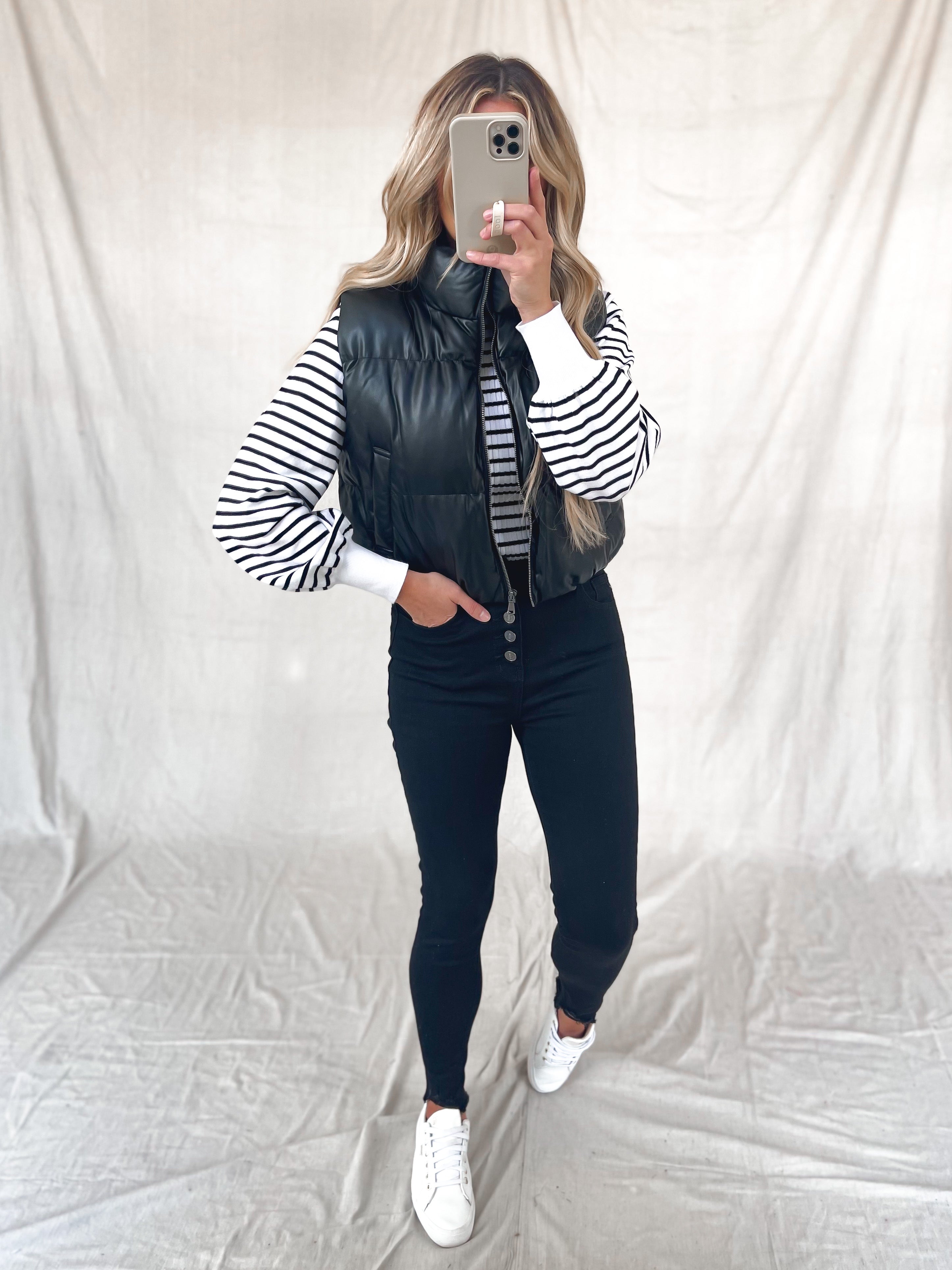 Running Around Vest in Black