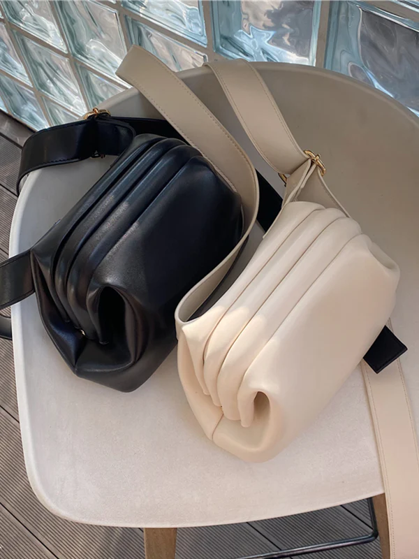 Clasp crossbody bag 0617