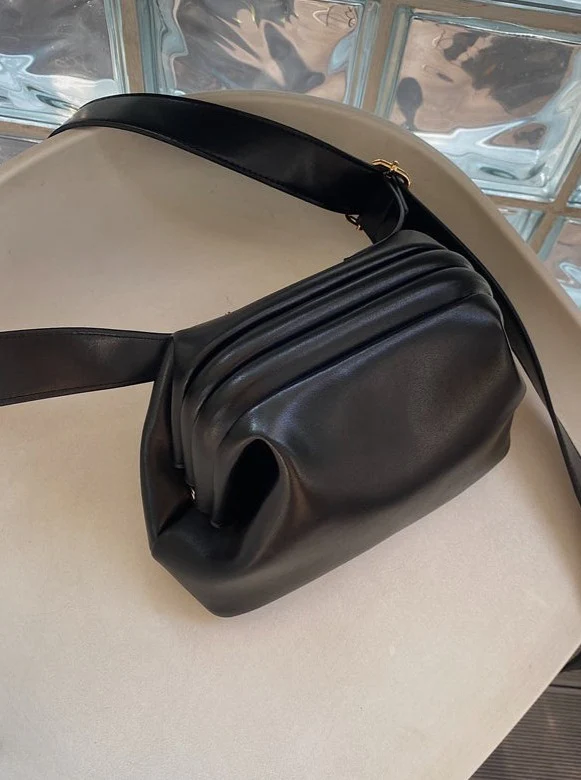 Clasp crossbody bag 0617