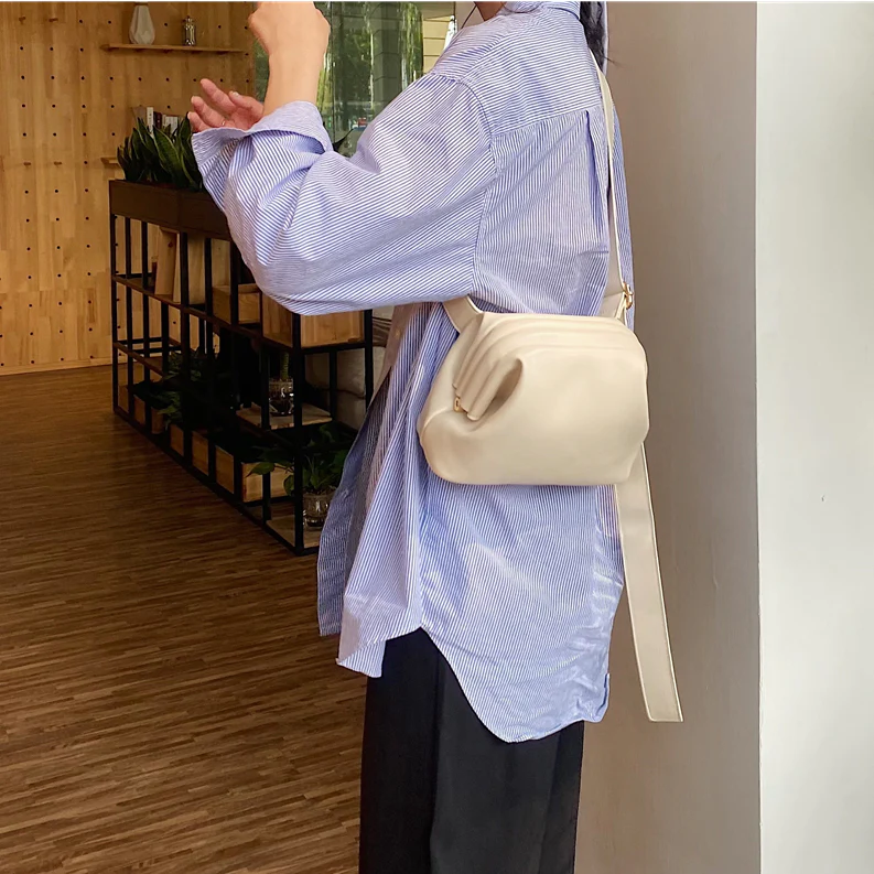 Clasp crossbody bag 0617