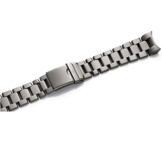 Titanium bracelet with clasp