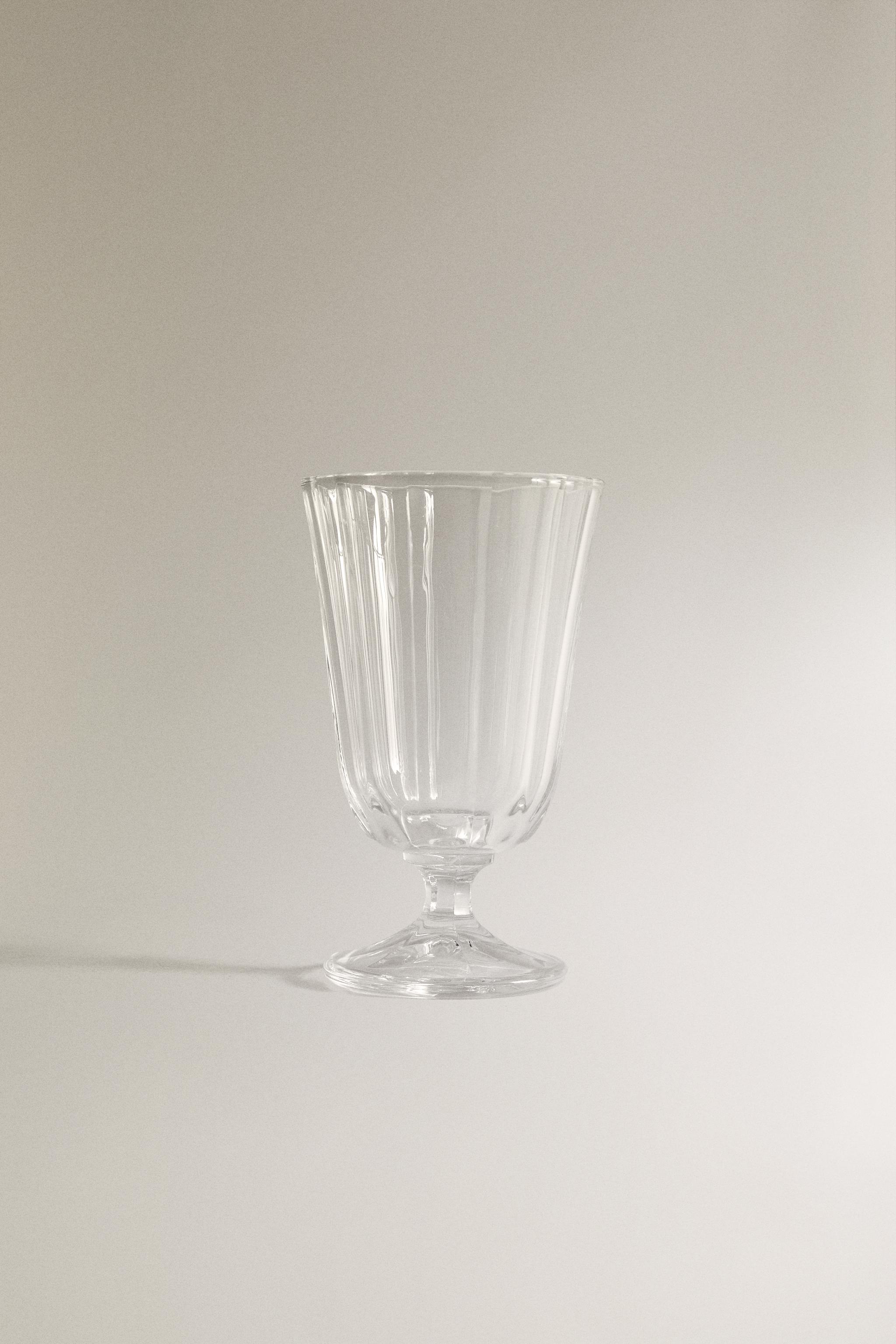 RAISED FACETED WINE GLASS