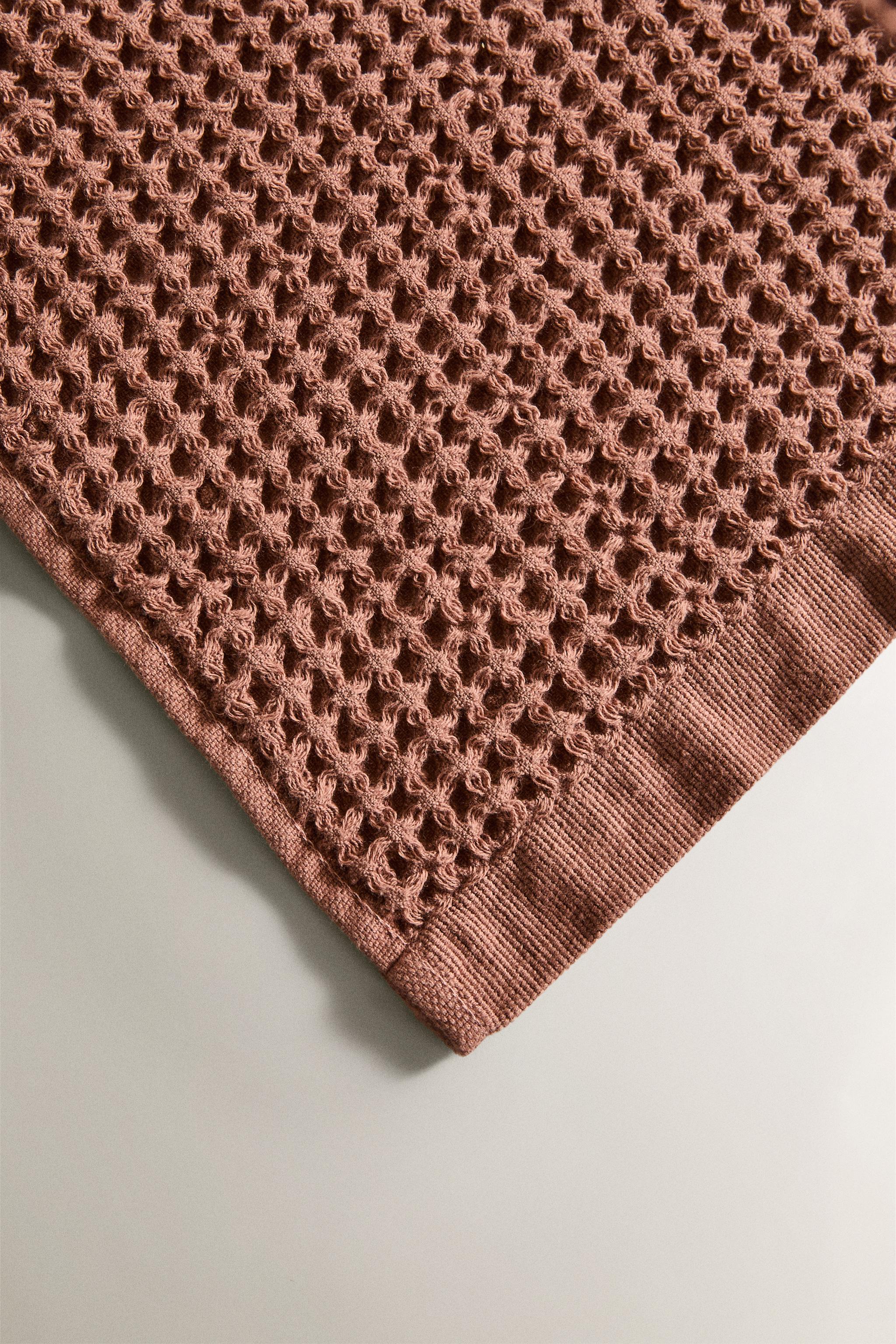 WAFFLE-KNIT COTTON BATH TOWEL
