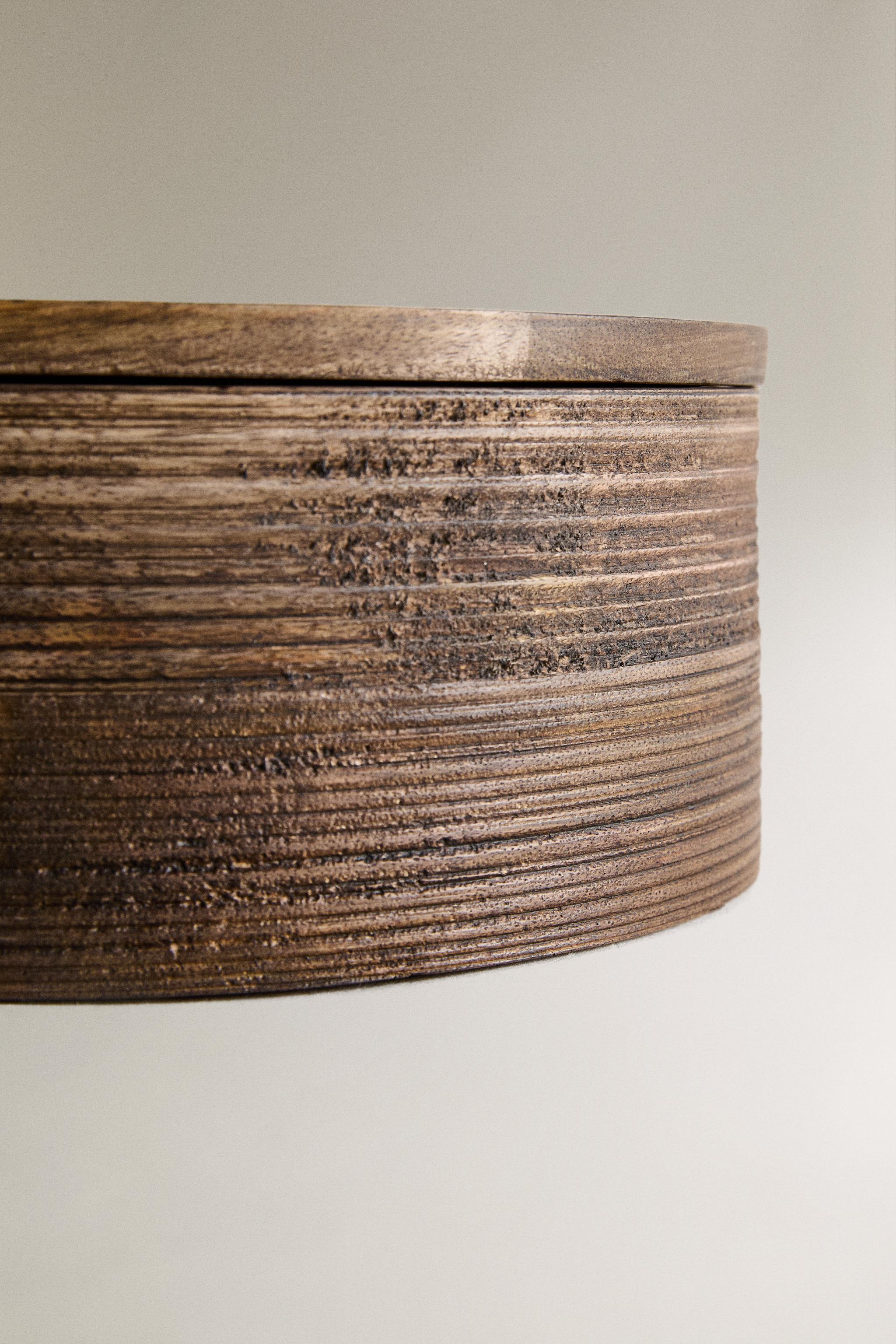 LARGE ROUND WOODEN BOX