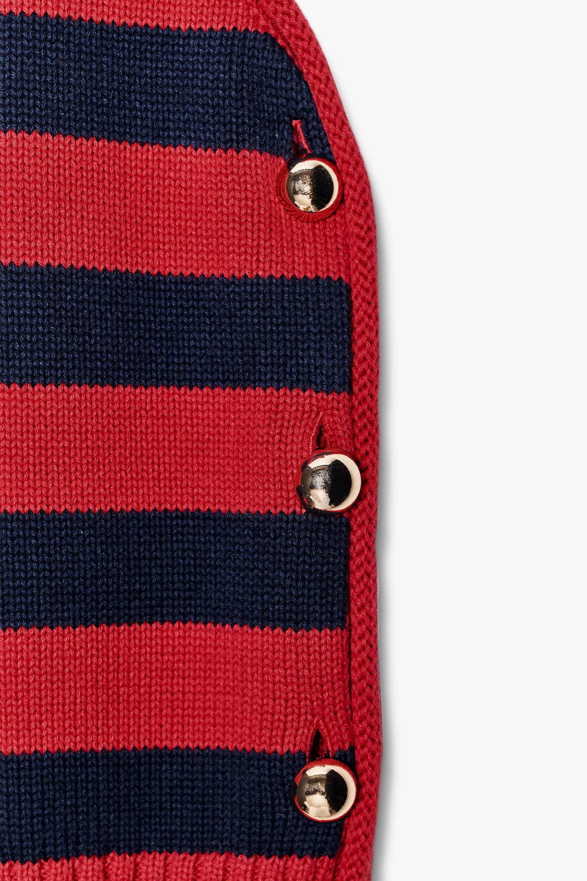 SIDE BUTTON KNIT VEST TOP