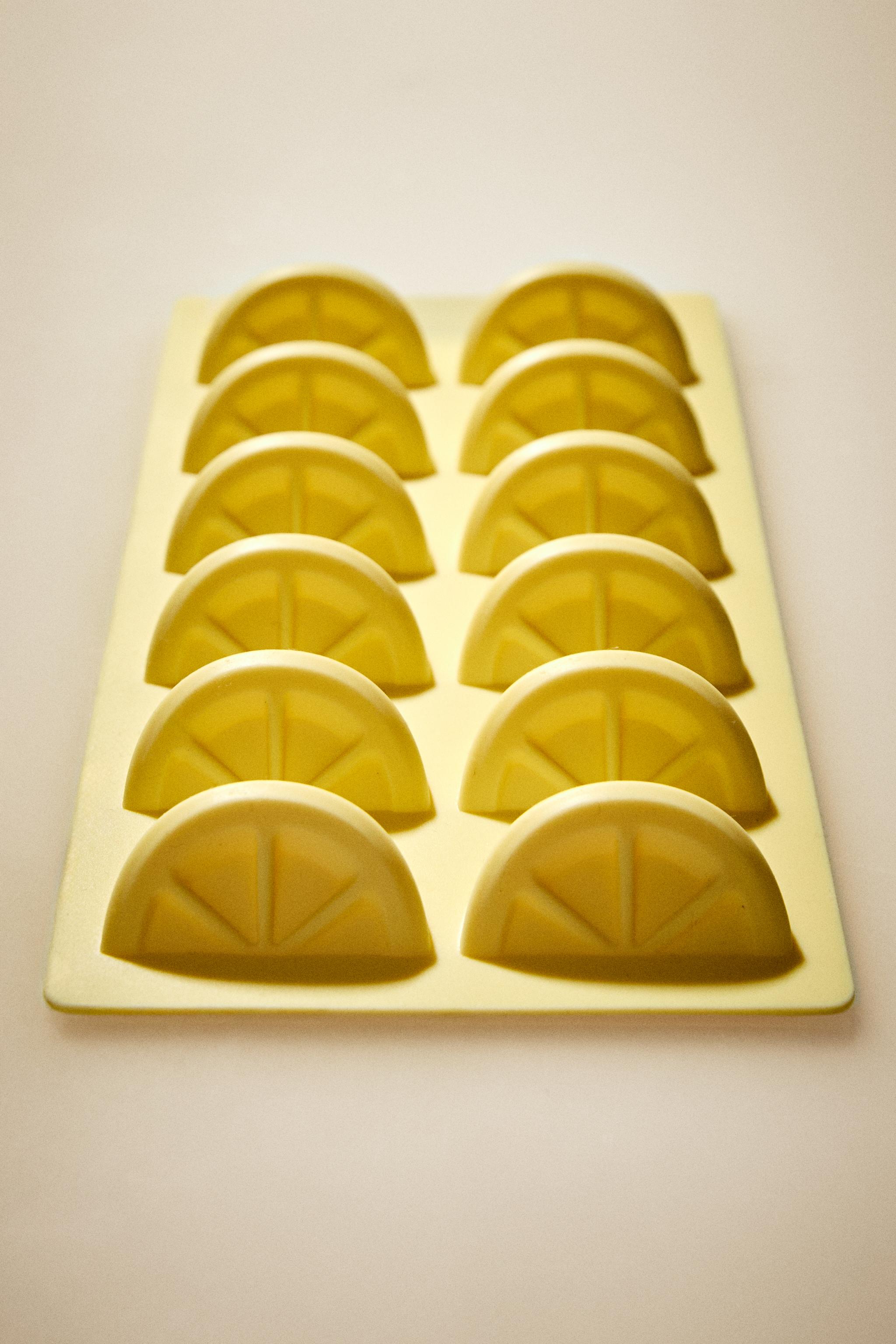 SILICONE ICE TRAY LEMON SLICES