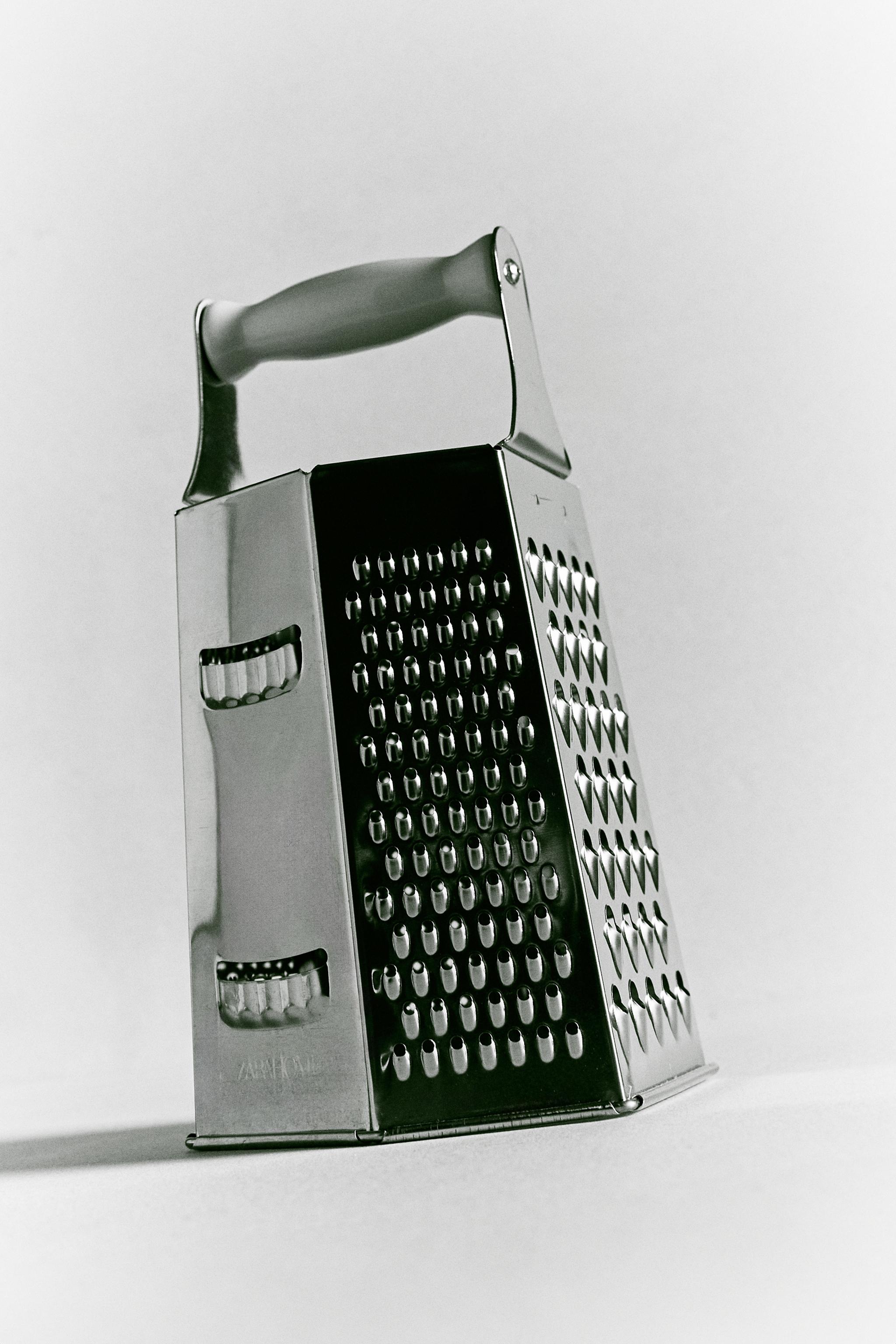 VERTICAL STEEL KITCHEN GRATER