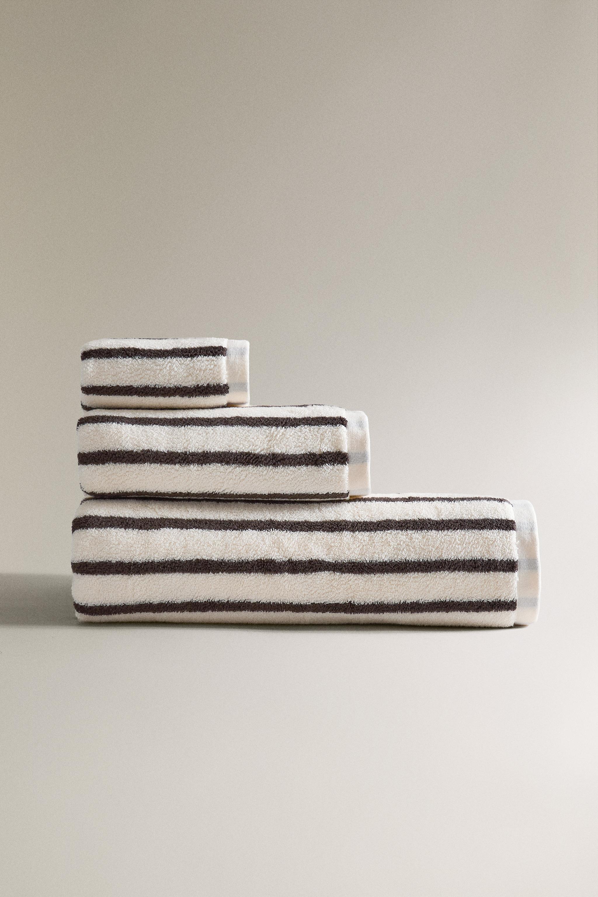 BATH TOWEL WITH COLORED STRIPES
