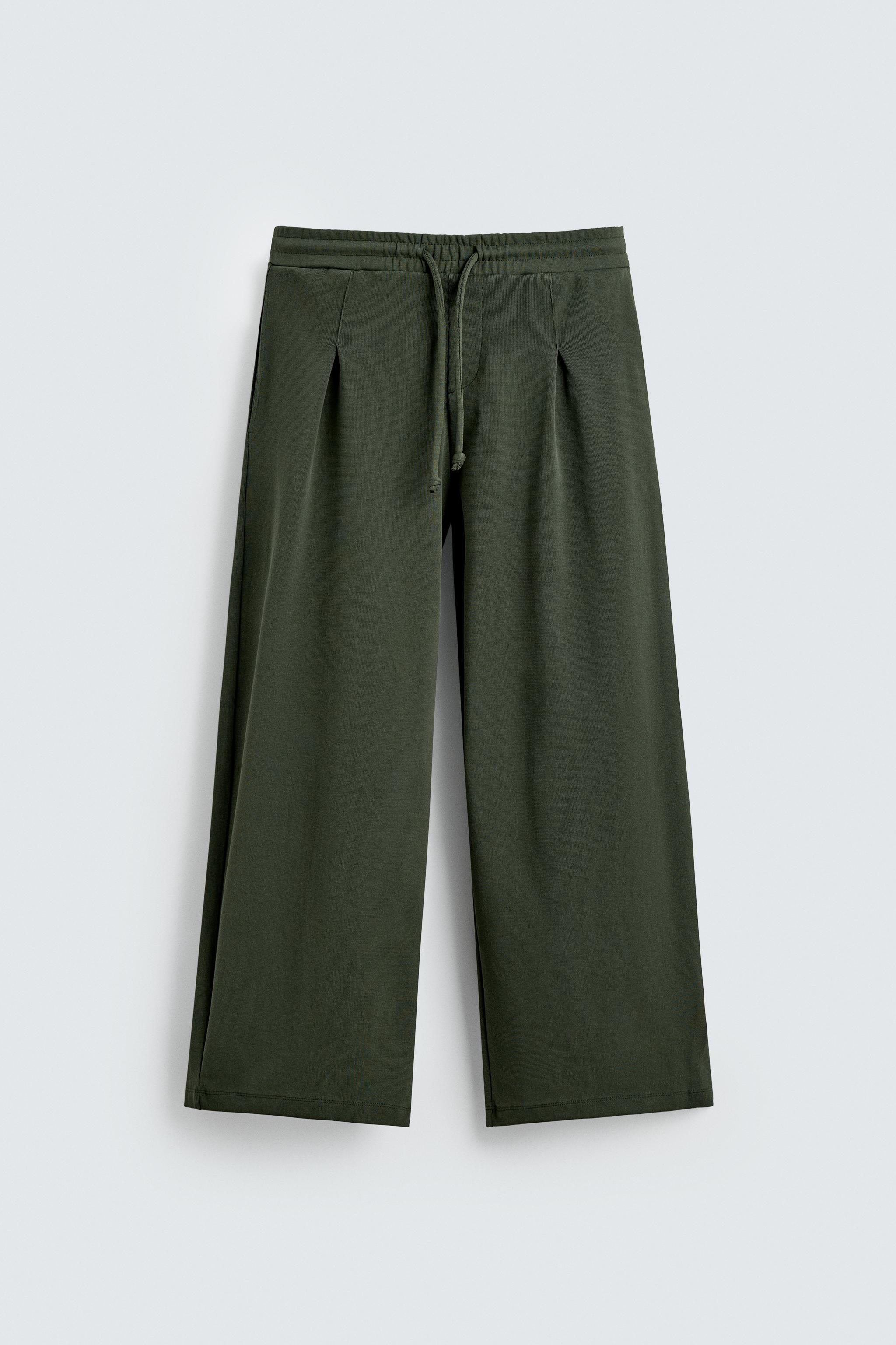 WIDE FIT PLEATED JOGGER PANTS
